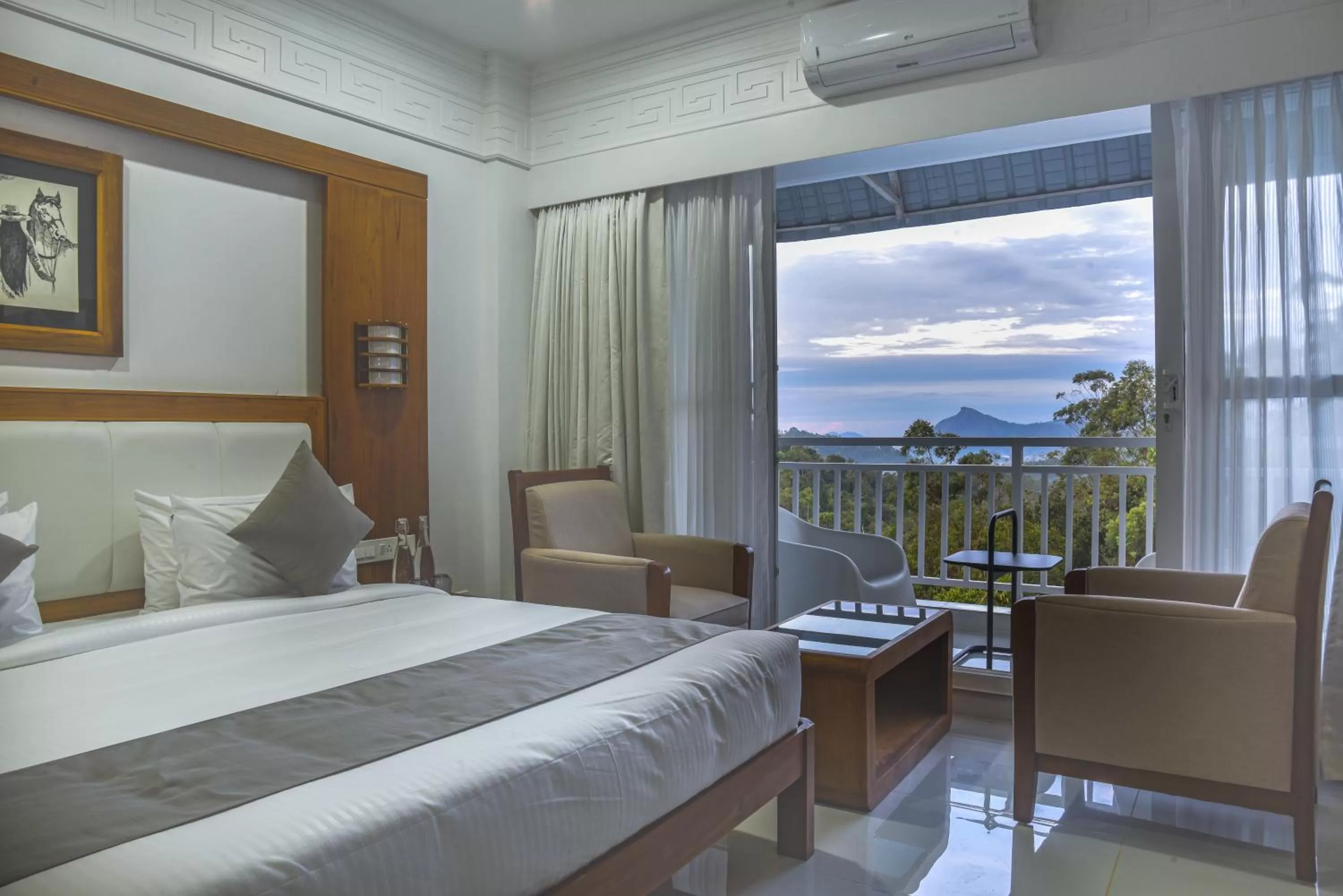 View (from property/room), Bed in HOTEL WHITE HOUSE, Munnar