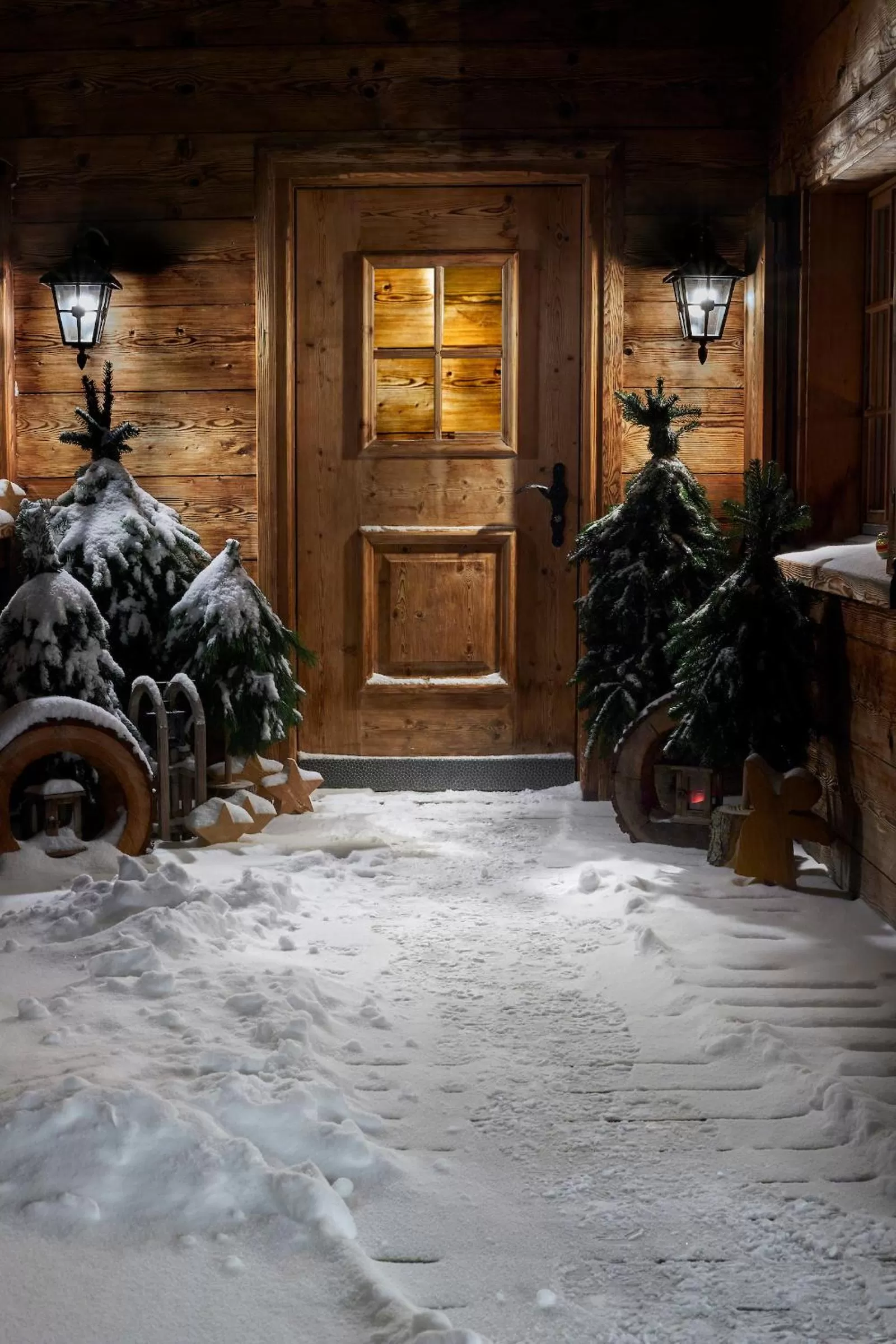 Facade/entrance in Berghaus Alpenrösli