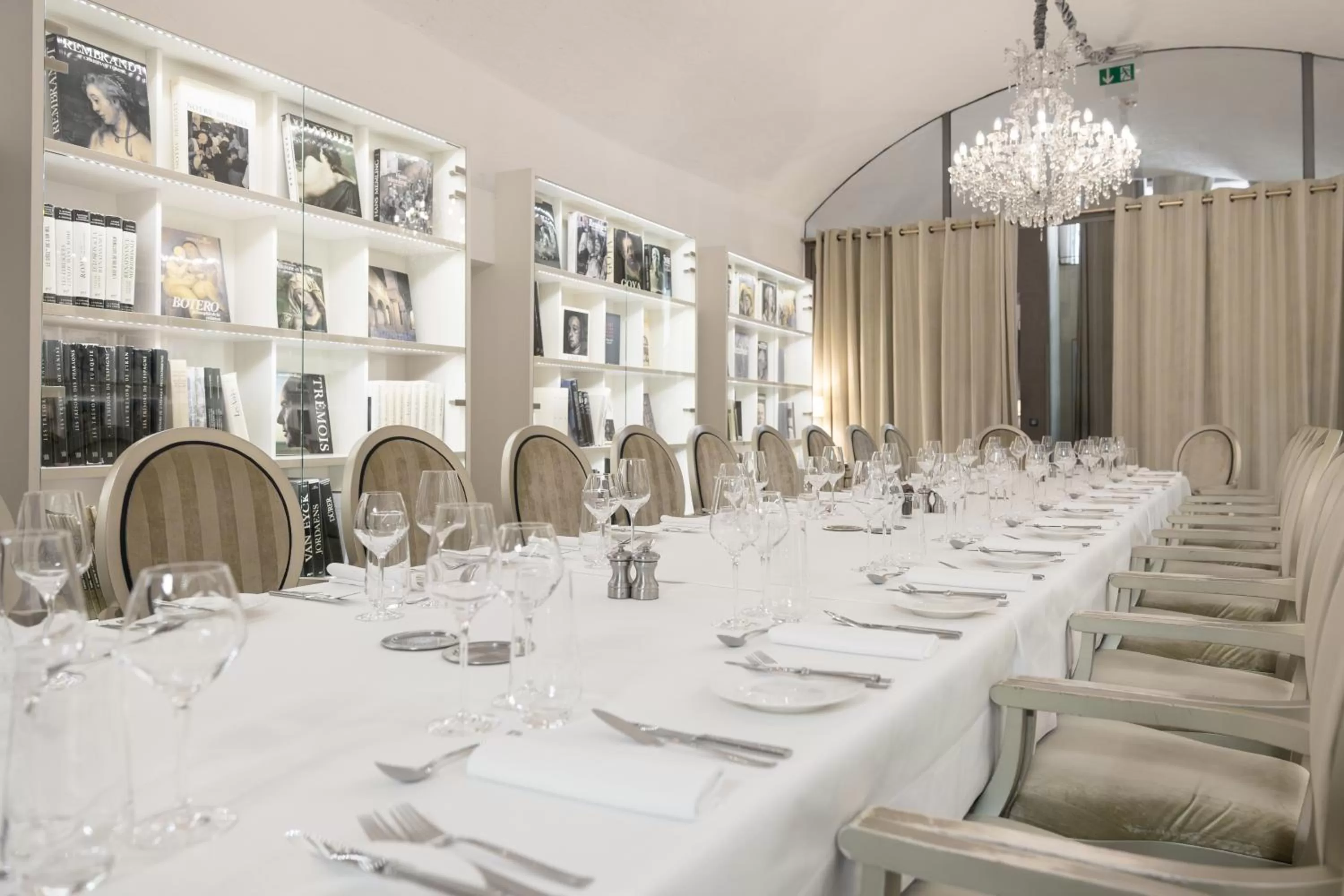 Restaurant/places to eat in Hotel Le Place d'Armes - Relais & Châteaux