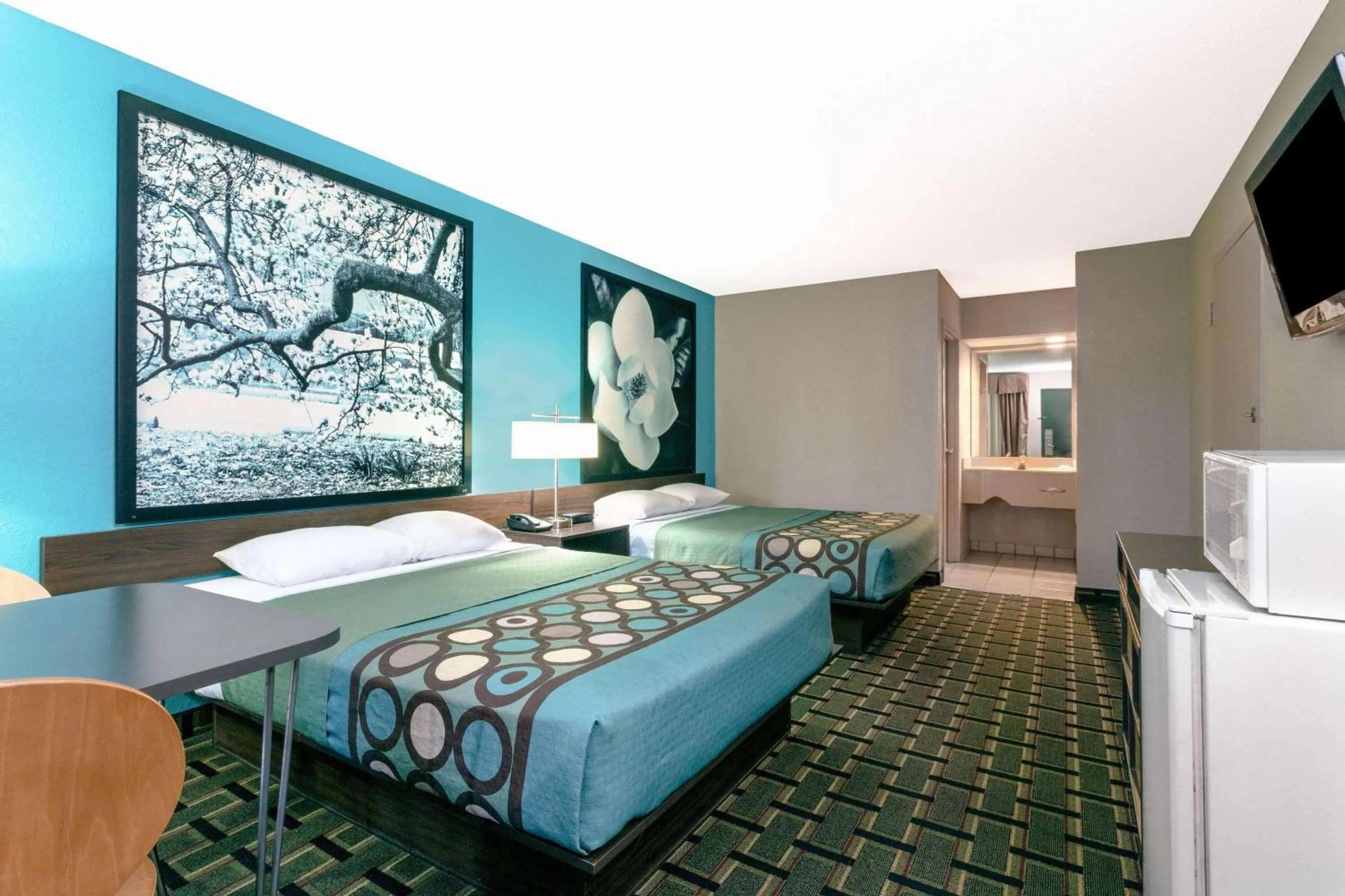 Photo of the whole room, Bed in Super 8 by Wyndham Brunswick South I-95