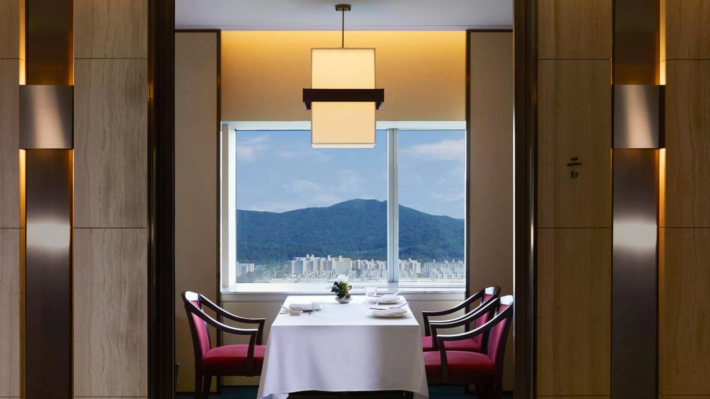 Restaurant/places to eat in Grand InterContinental Seoul Parnas by IHG