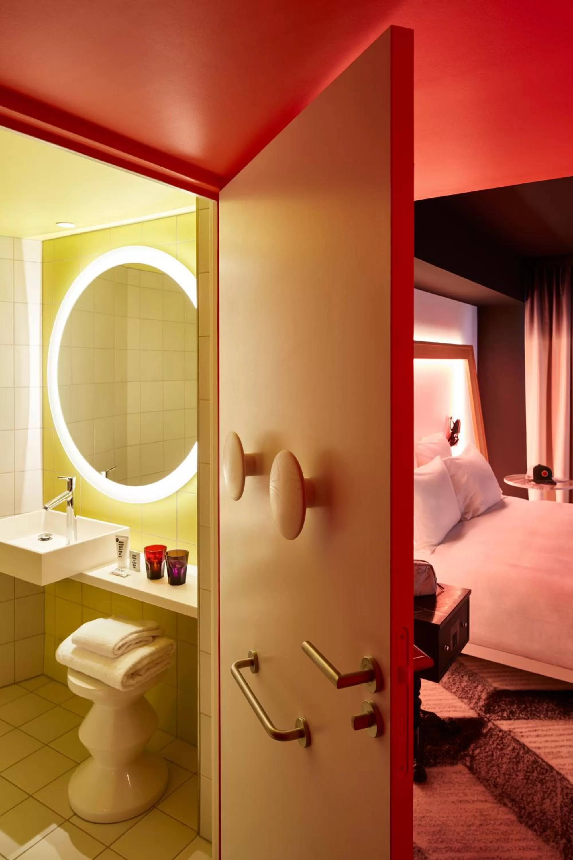 Shower, Bed in Mama Shelter Toulouse