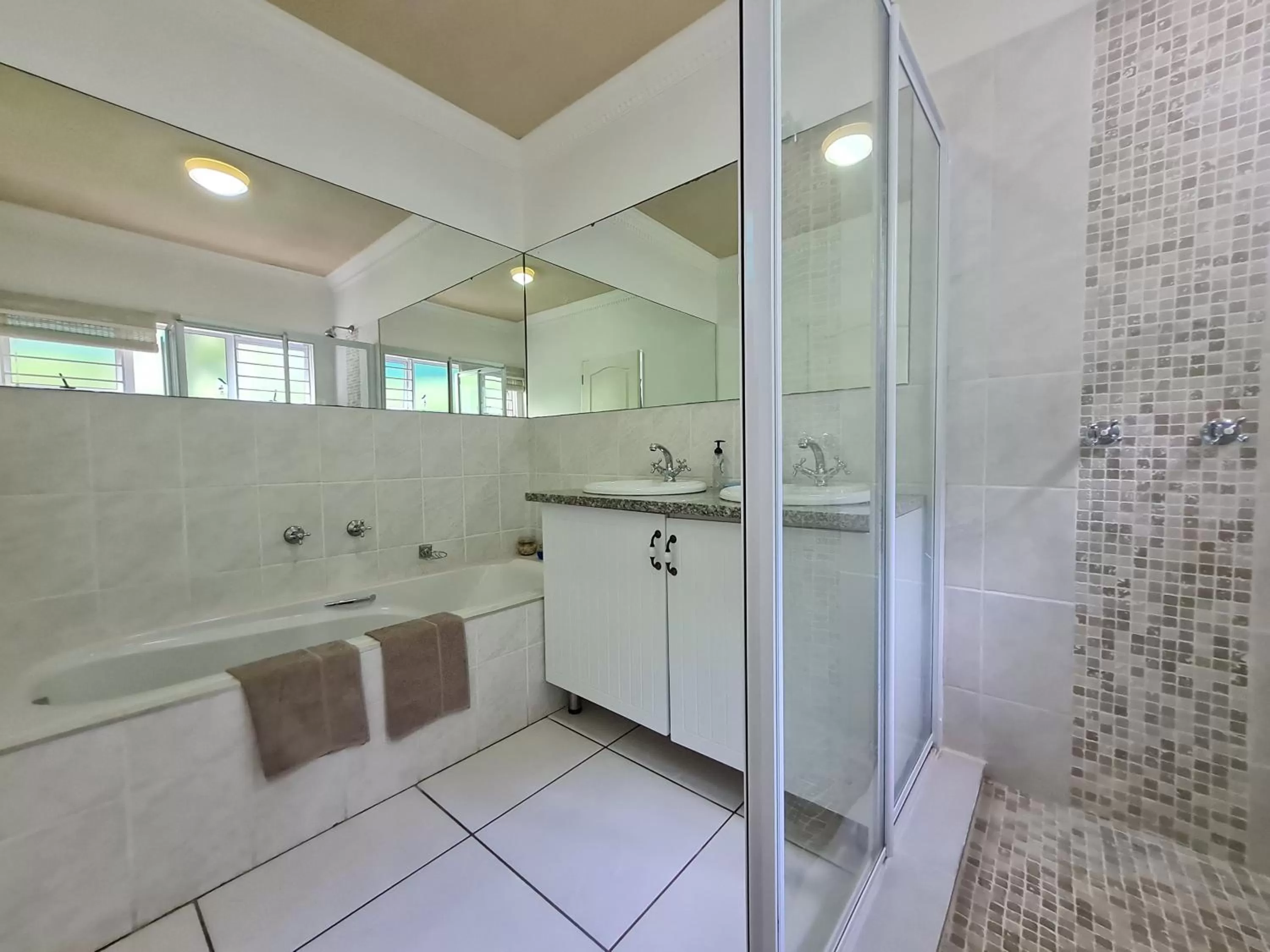 Shower in Shaka's Seat Guesthouse