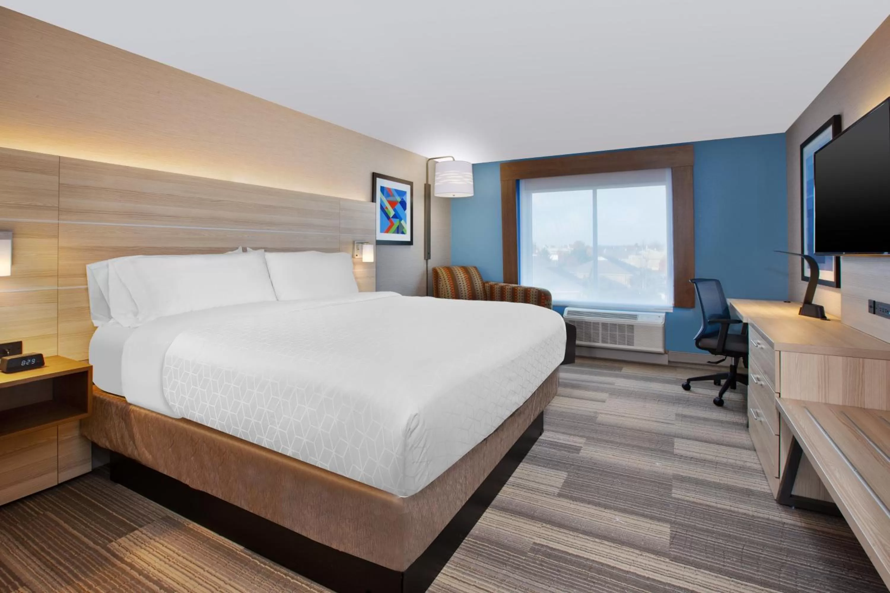 Photo of the whole room, Bed in Holiday Inn Express & Suites Wooster by IHG