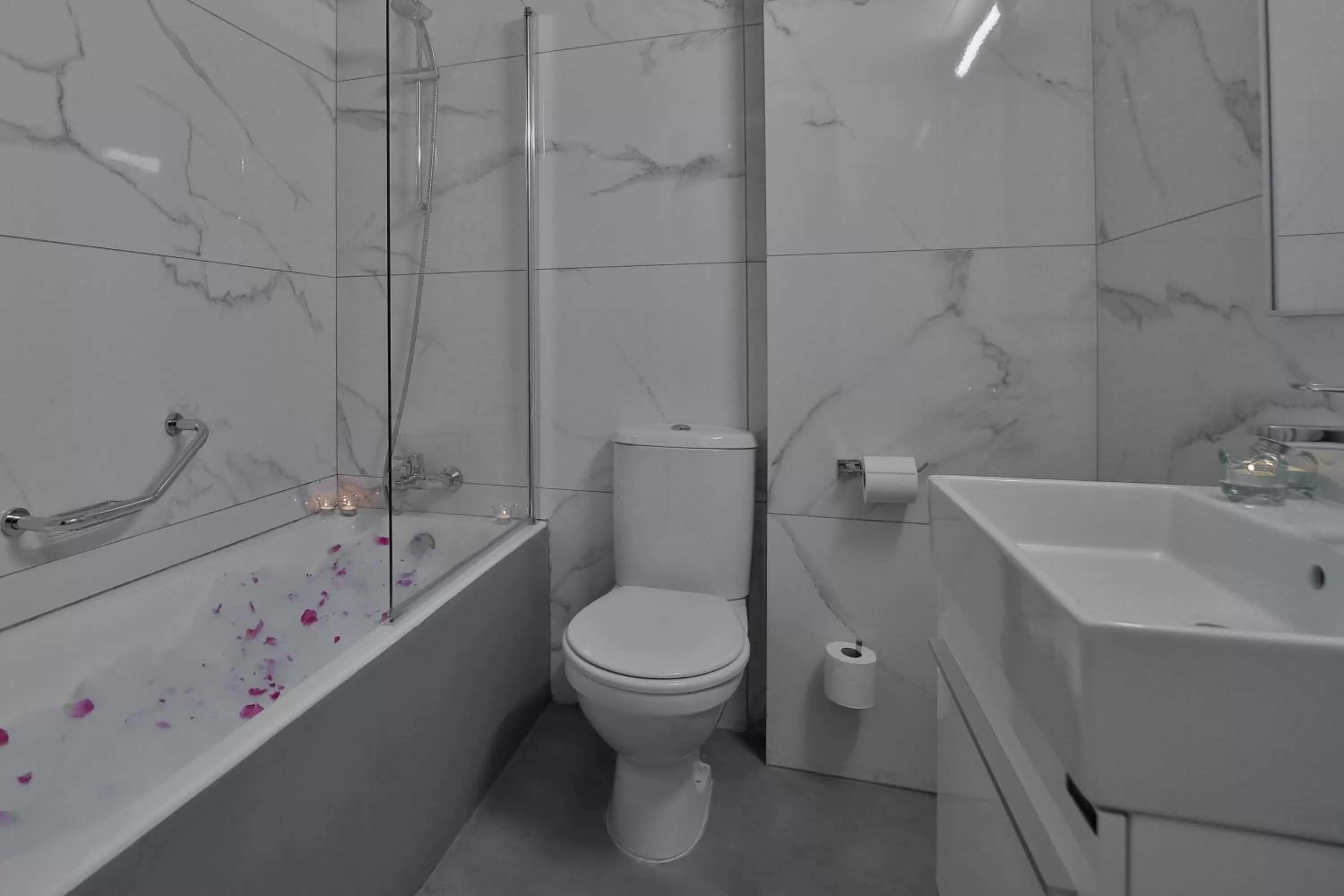 Bathroom in Odysseia Hotel Kapetanios