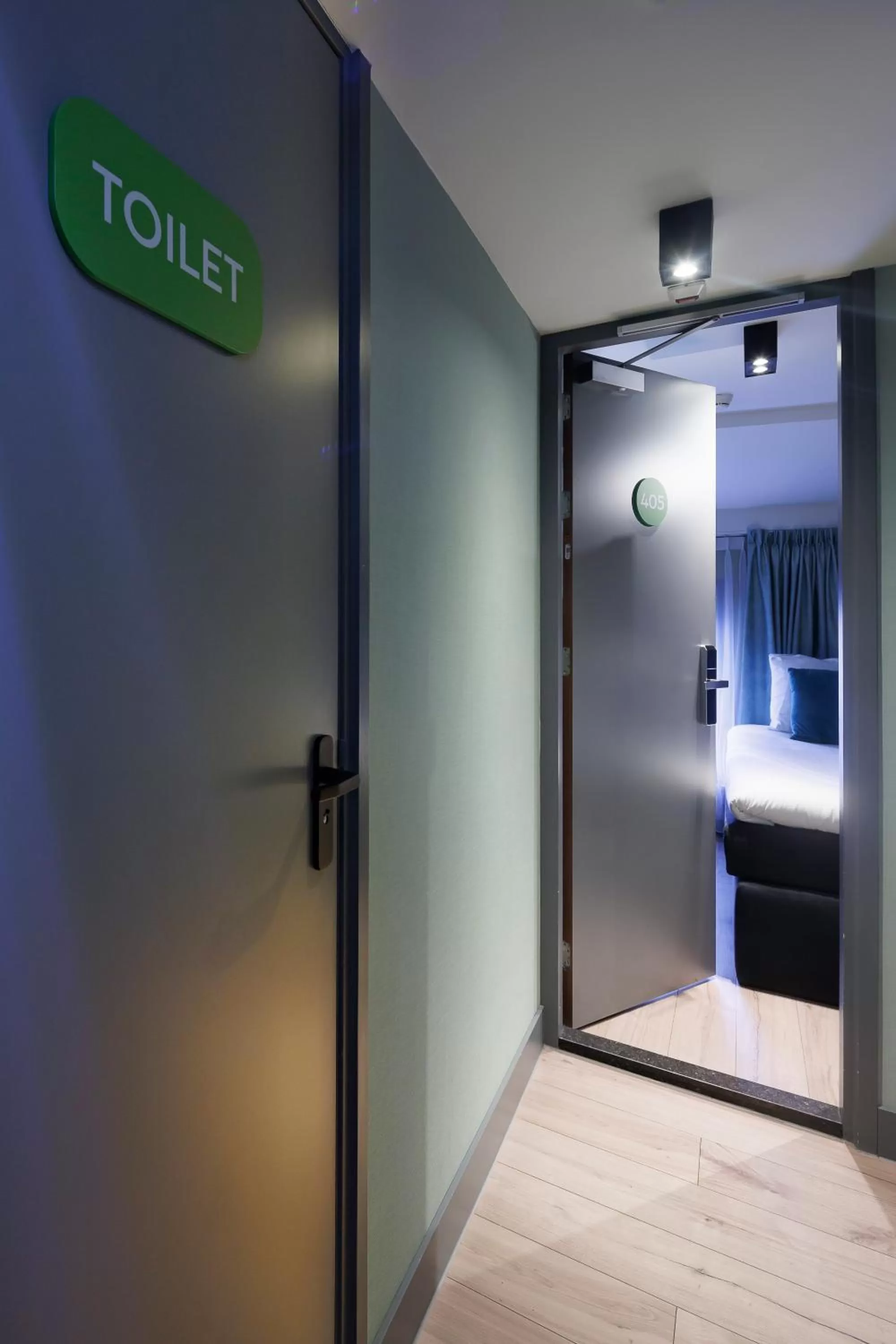 Toilet in Ciao Papa Hotel Amsterdam Central Station