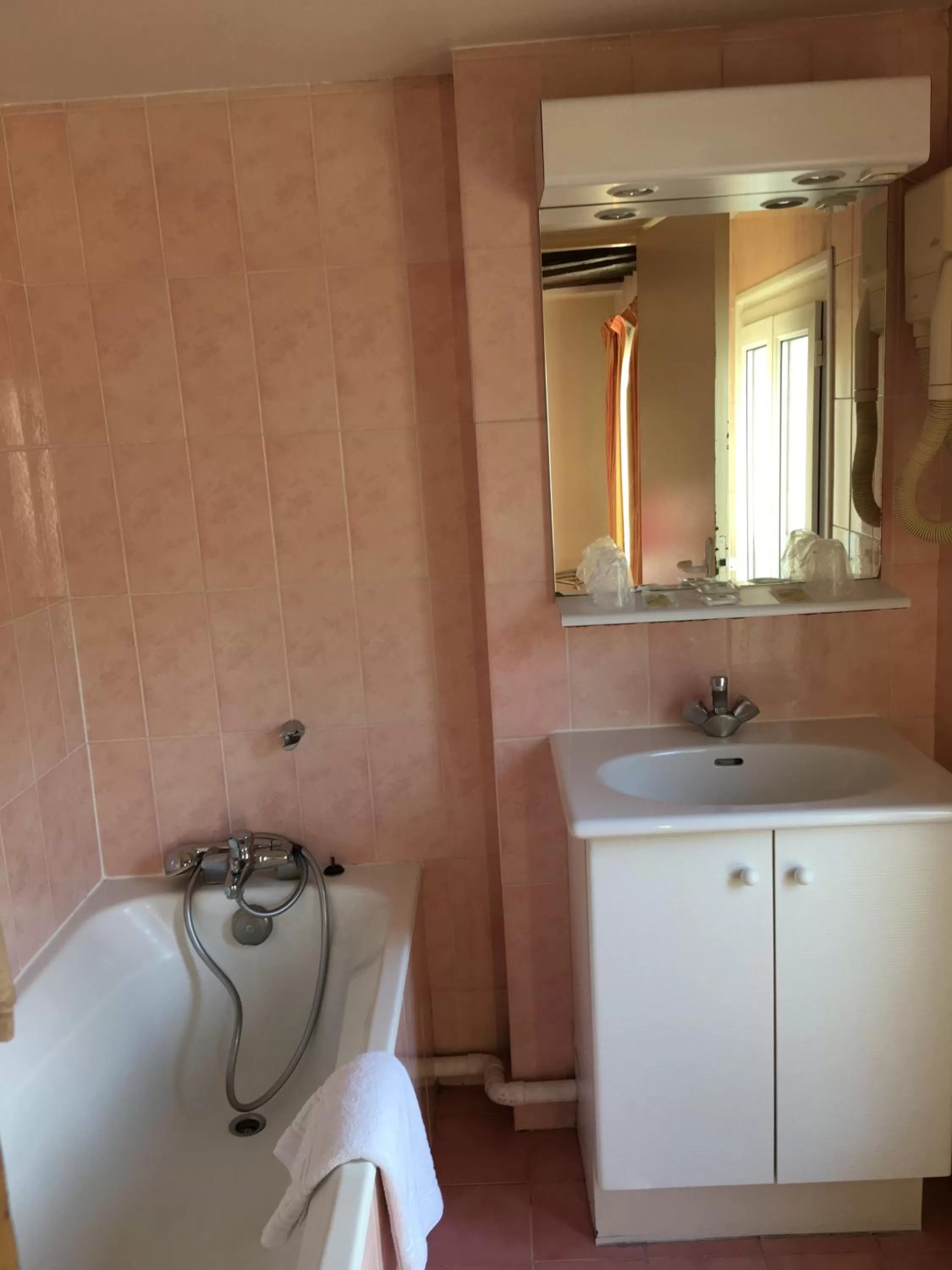 Bathroom in Hotel Antin St Georges