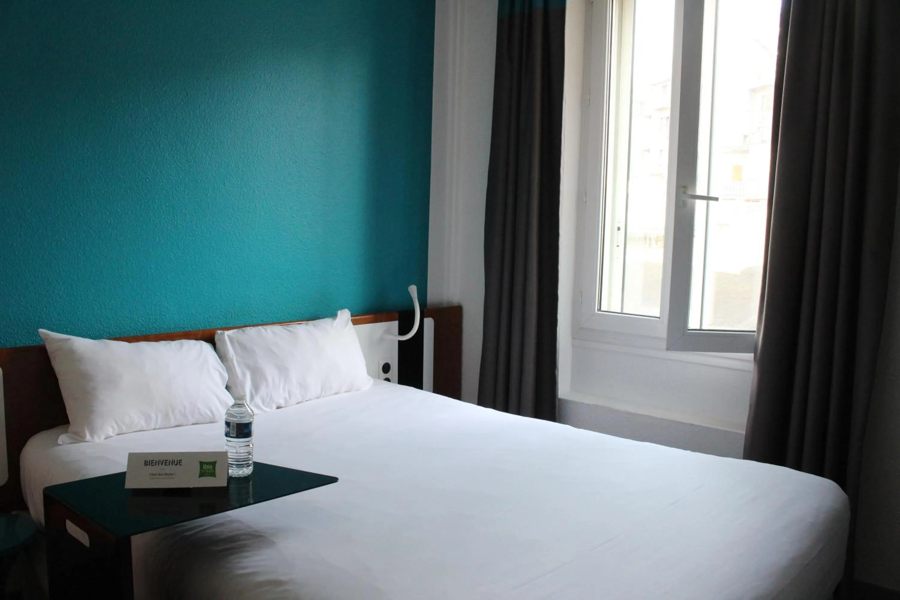Bedroom, Bed in Ibis Styles Chambery Centre Gare
