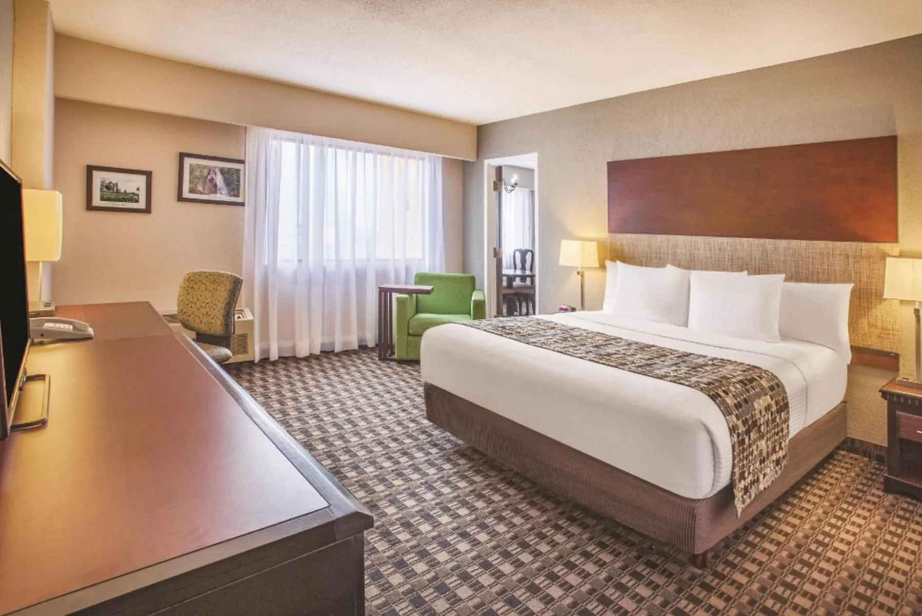 Photo of the whole room, Bed in CHN Hotel Monterrey Norte, Trademark Collection by Wyndham