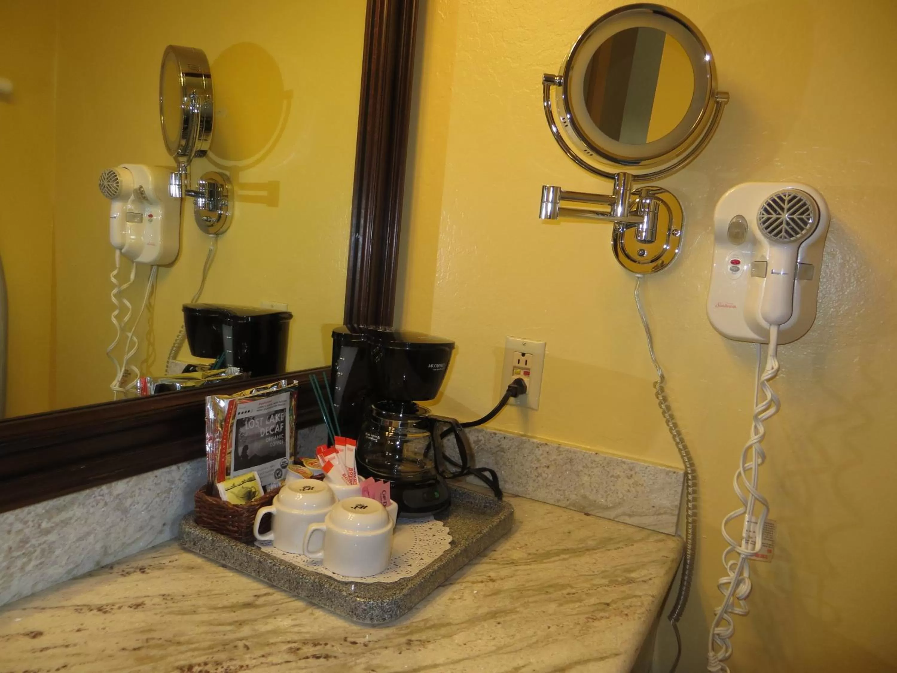 Coffee/tea facilities in Monterey Bay Lodge