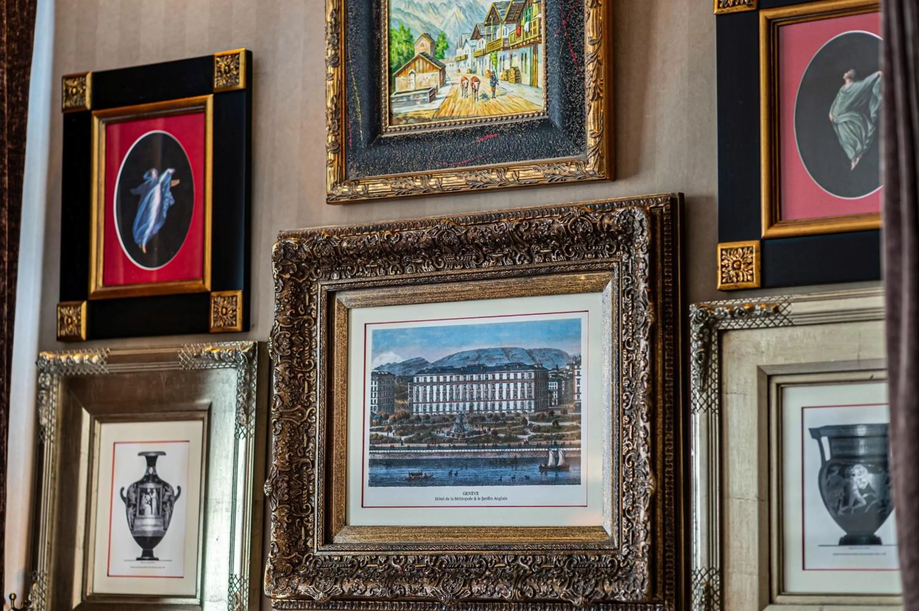 Decorative detail in Royal Manotel