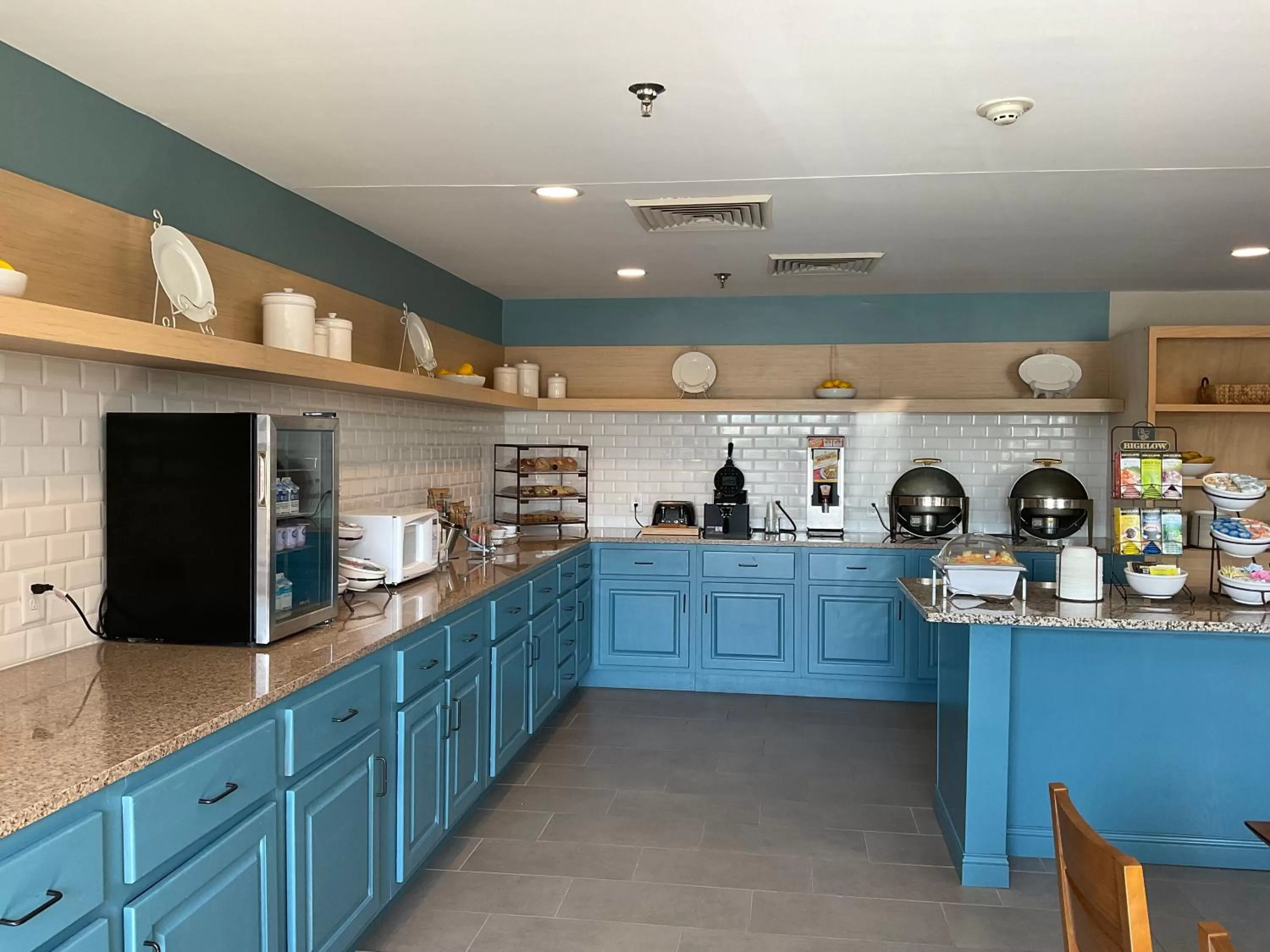 Breakfast in Country Inn & Suites by Radisson, Marion, IL