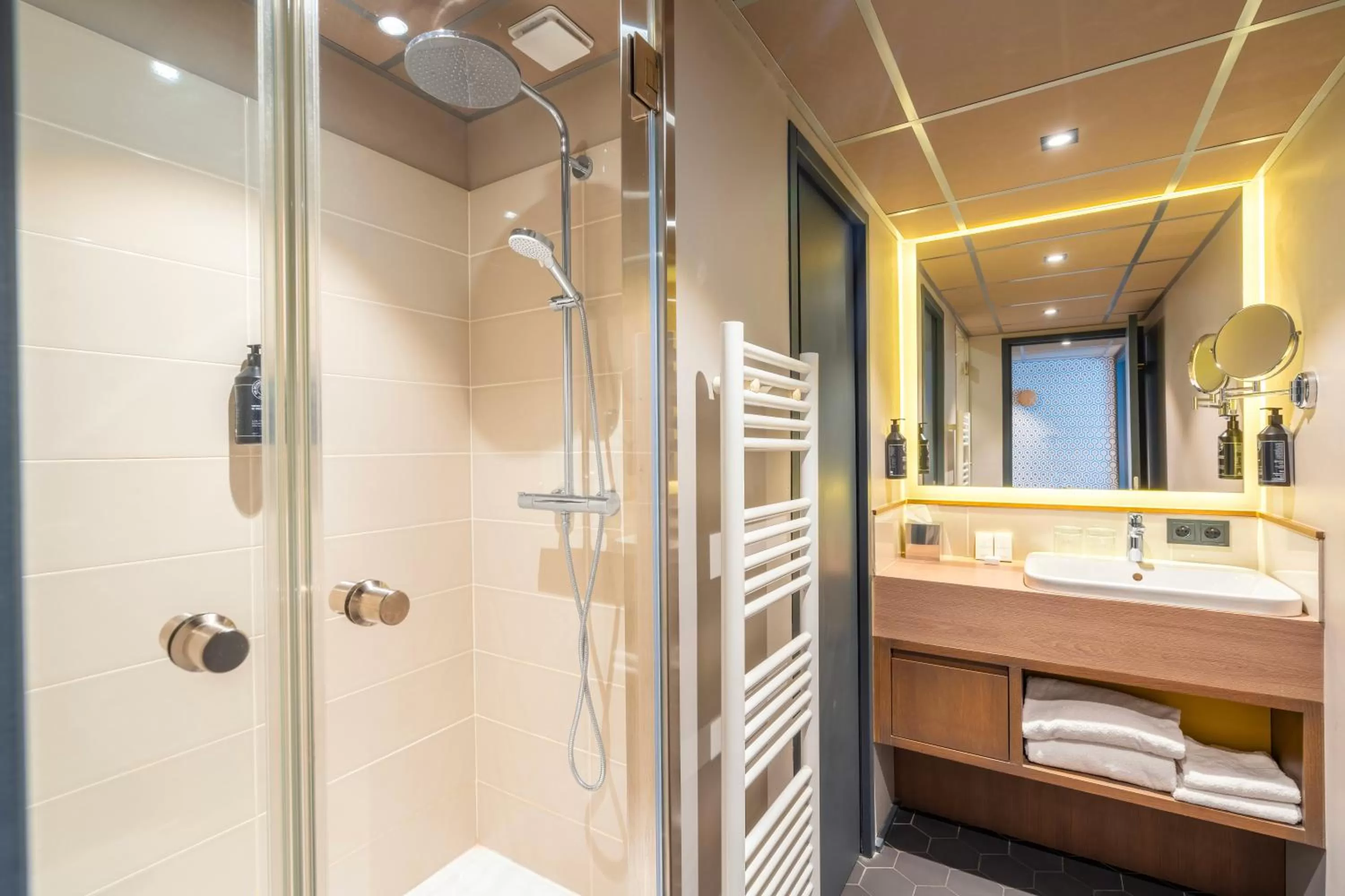 Bathroom in Le Splendid Hotel Lac D'Annecy - Handwritten Collection