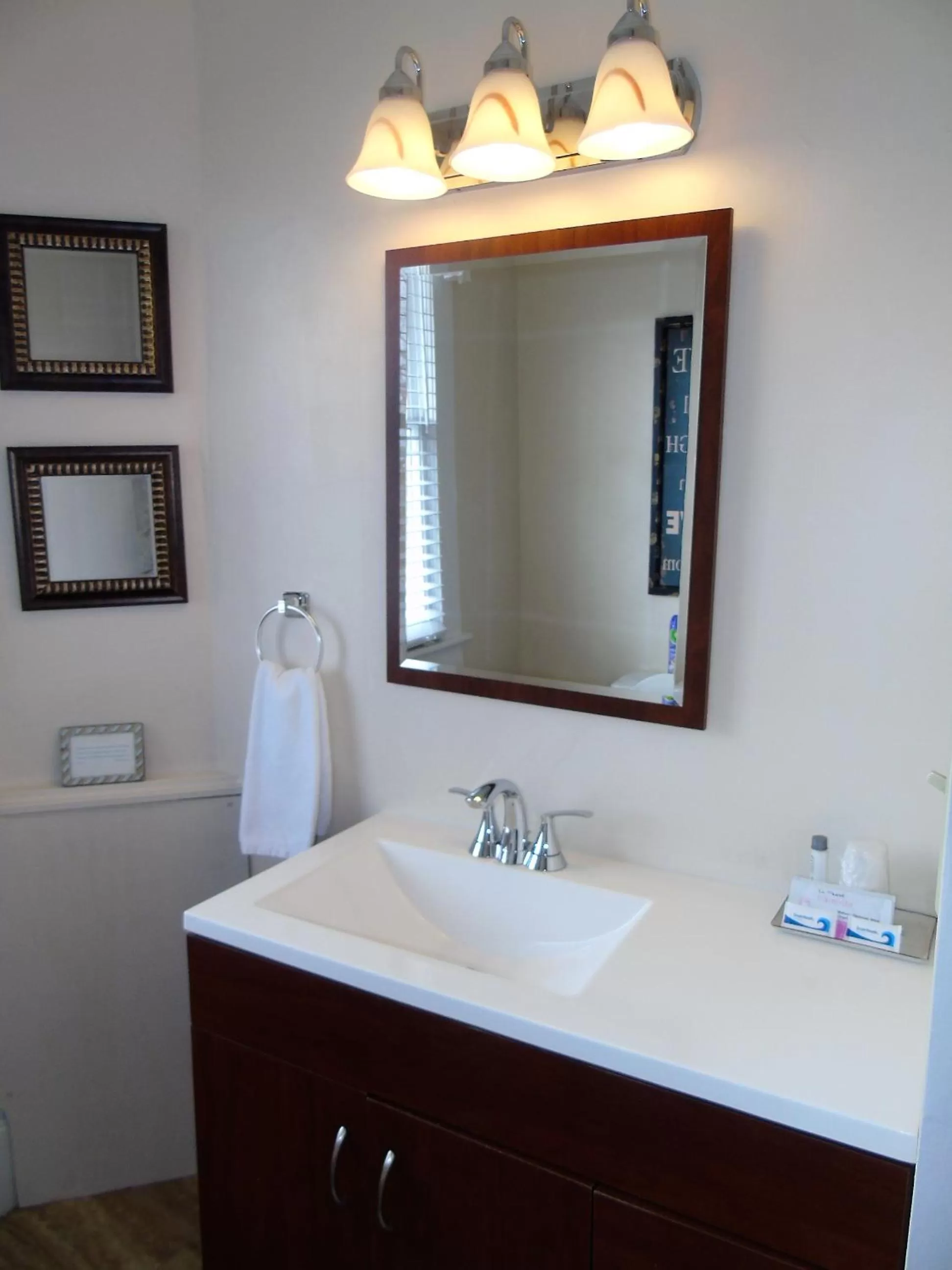 Bathroom in The Charleston Inn