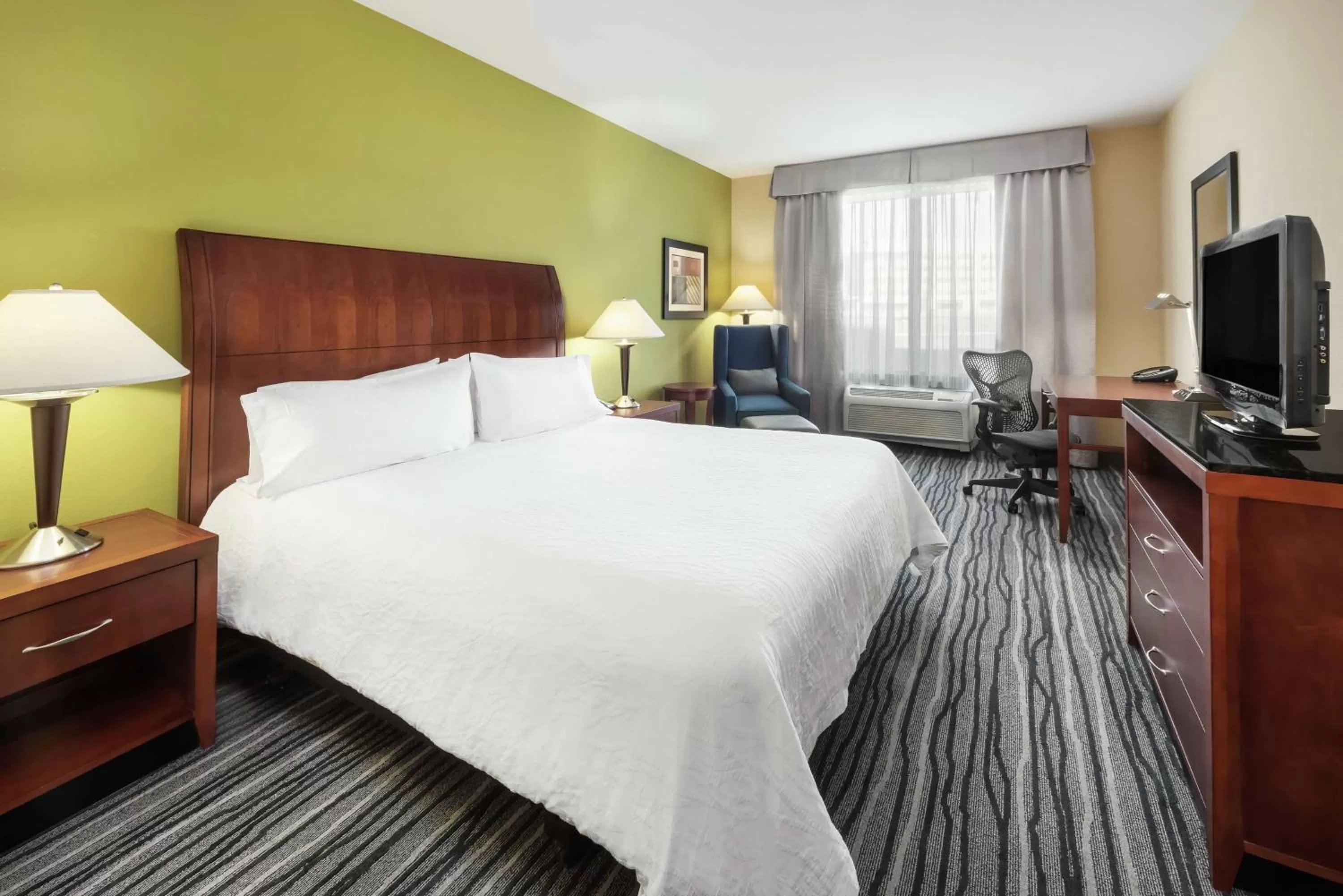 Bed in Hilton Garden Inn St. Louis Shiloh/O'Fallon IL