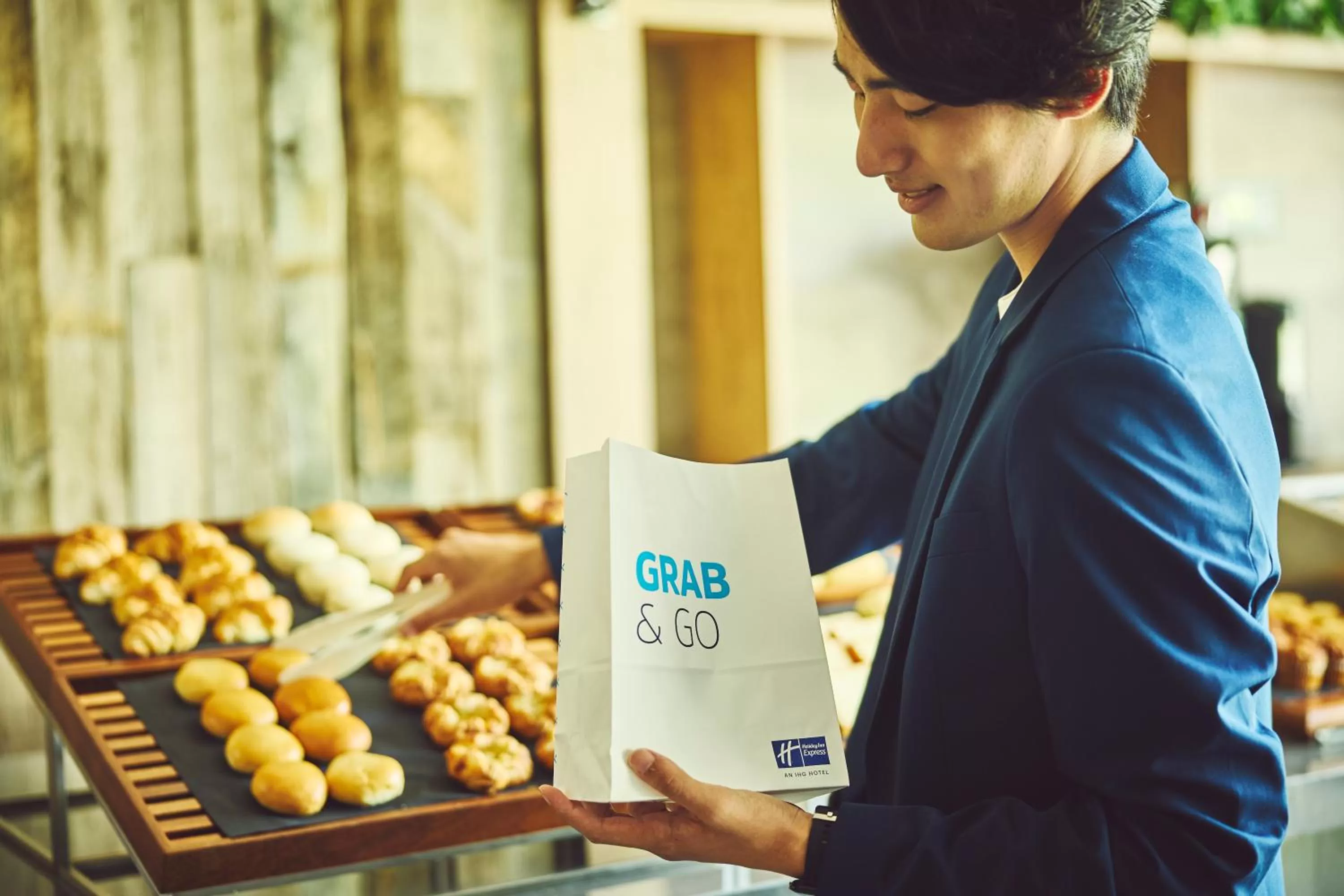 Food and drinks in Holiday Inn Express Osaka City Centre- Midosuji by IHG