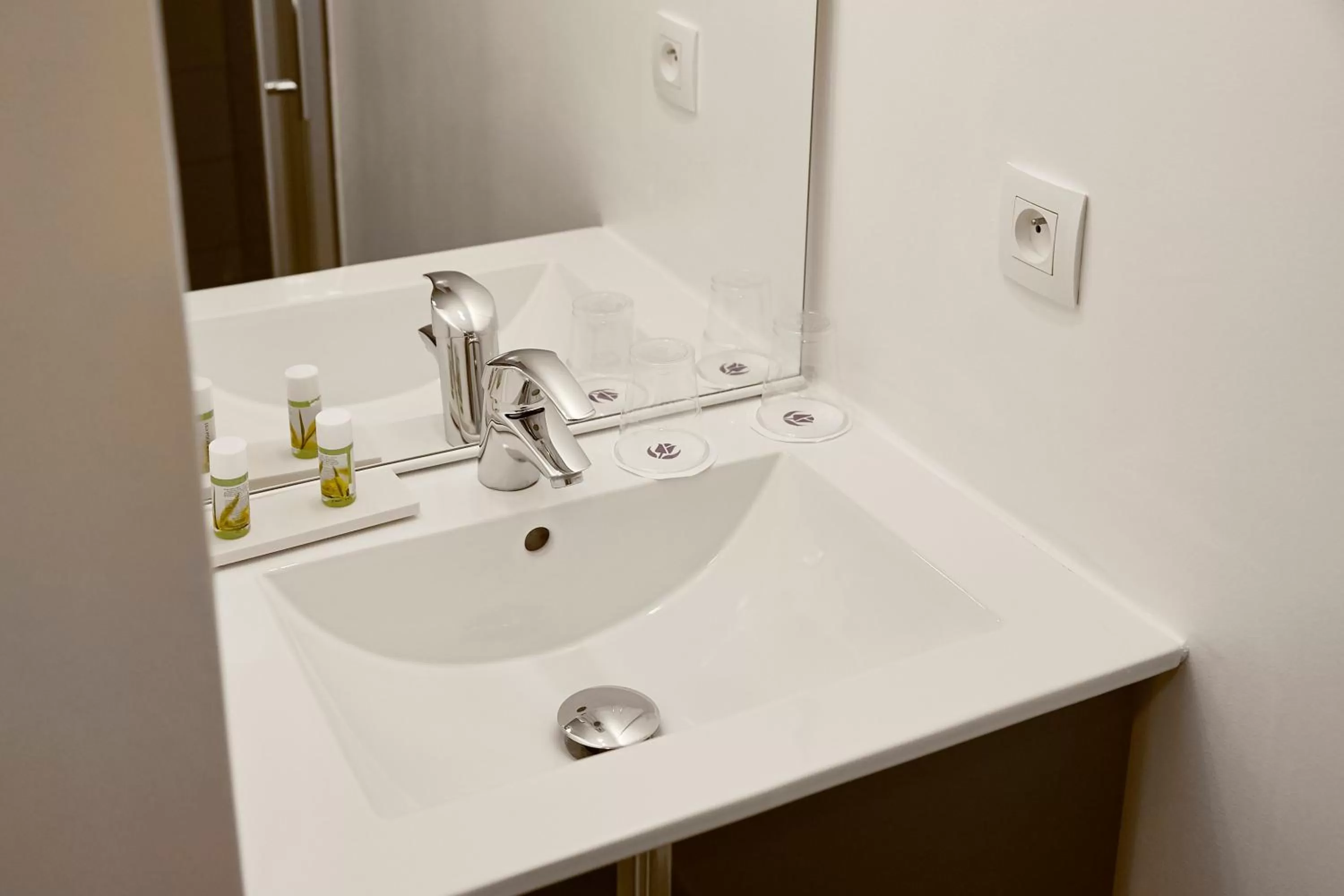 Bathroom in Tulip Inn Massy Palaiseau - Residence