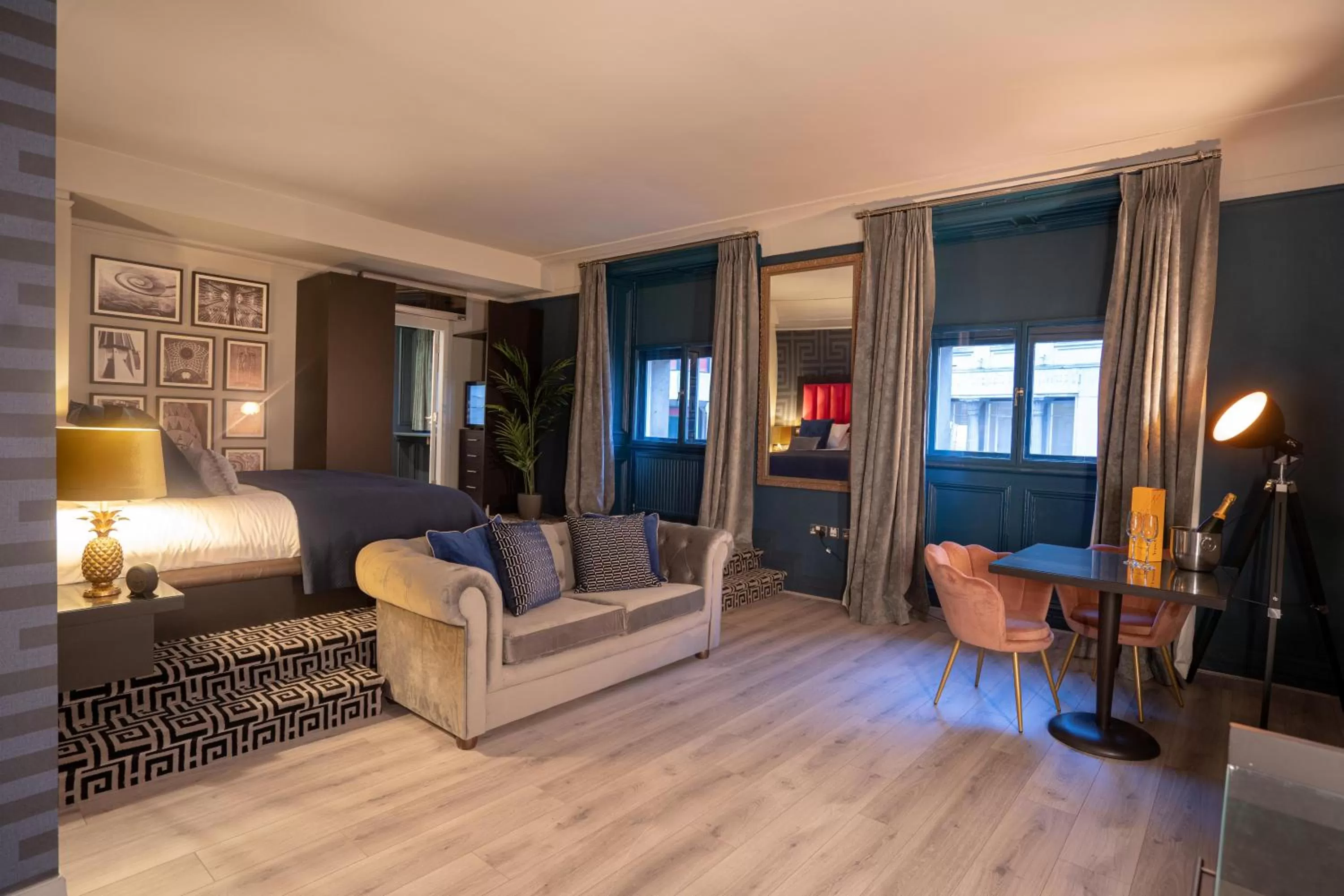 Photo of the whole room in 62 Castle Street Hotel