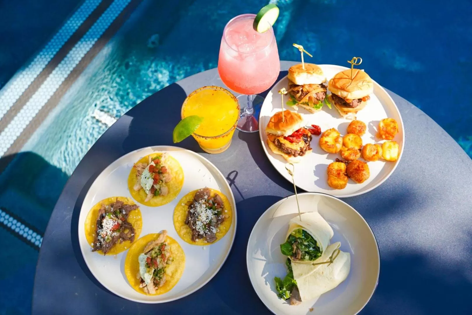 Food and drinks in Wimberley Inn & bar