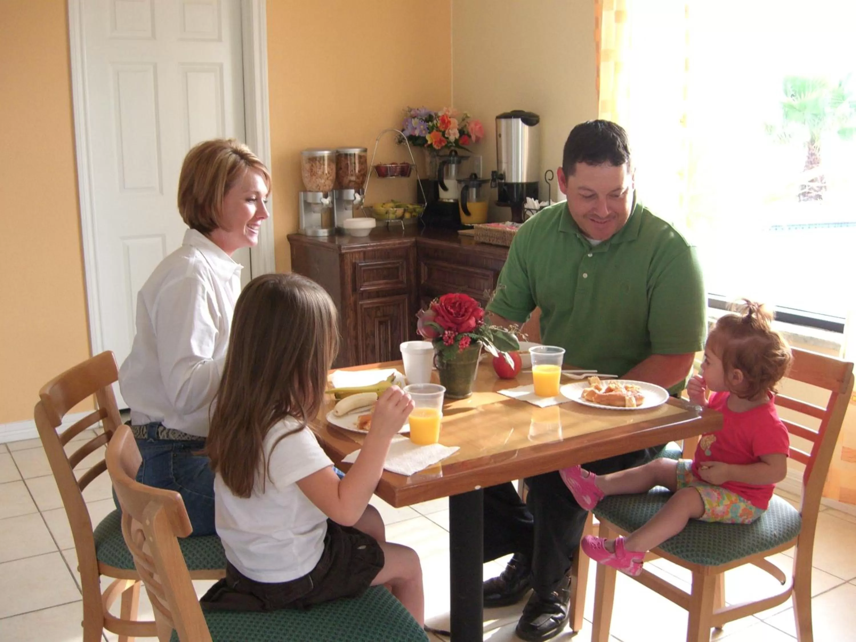 Restaurant/places to eat in Americas Best Value Inn & Suites Waller/Prairie View