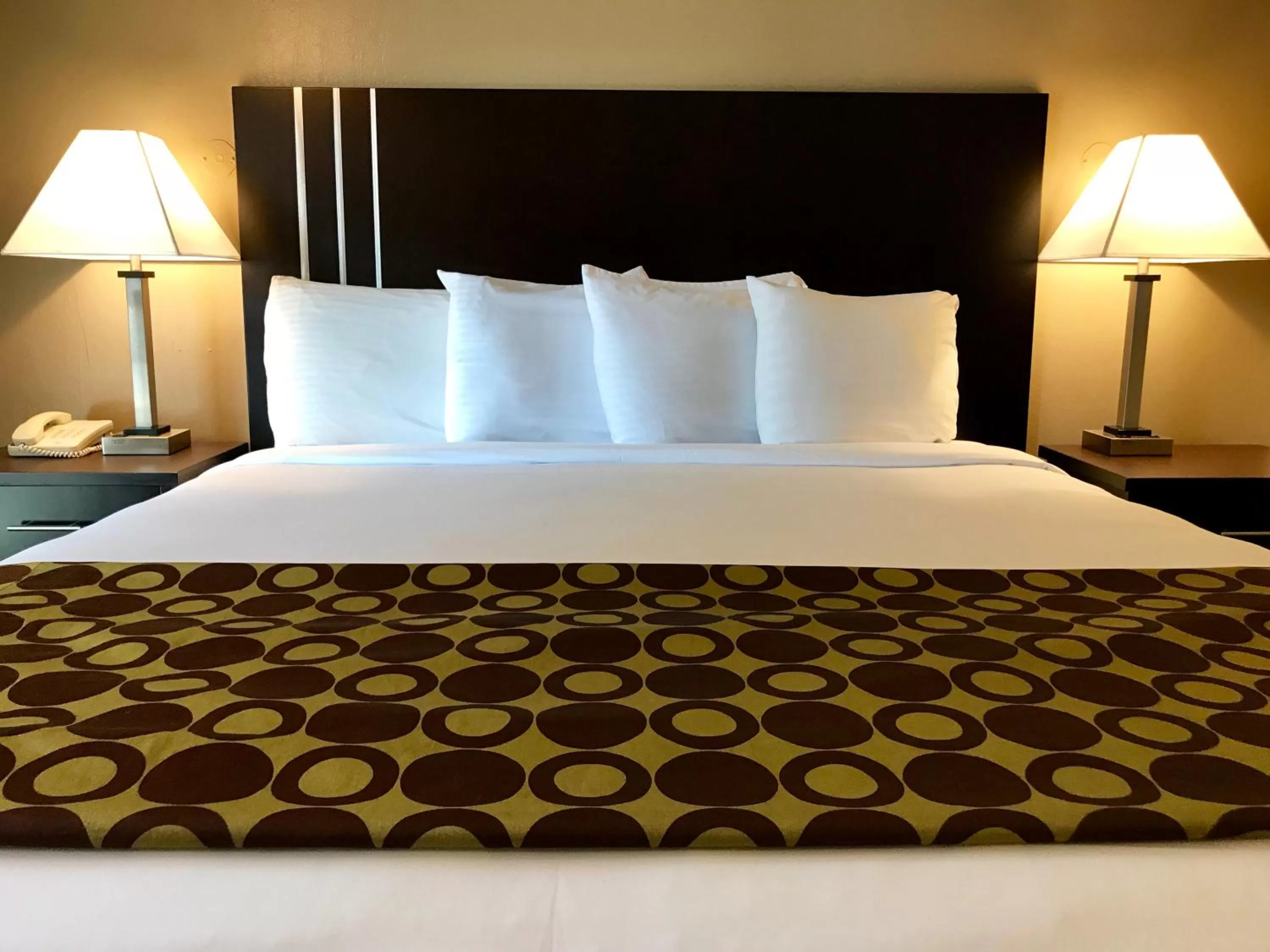 Deluxe King with View in Fireside Inn