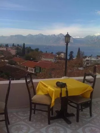 Restaurant/places to eat in Sunrise Hotel