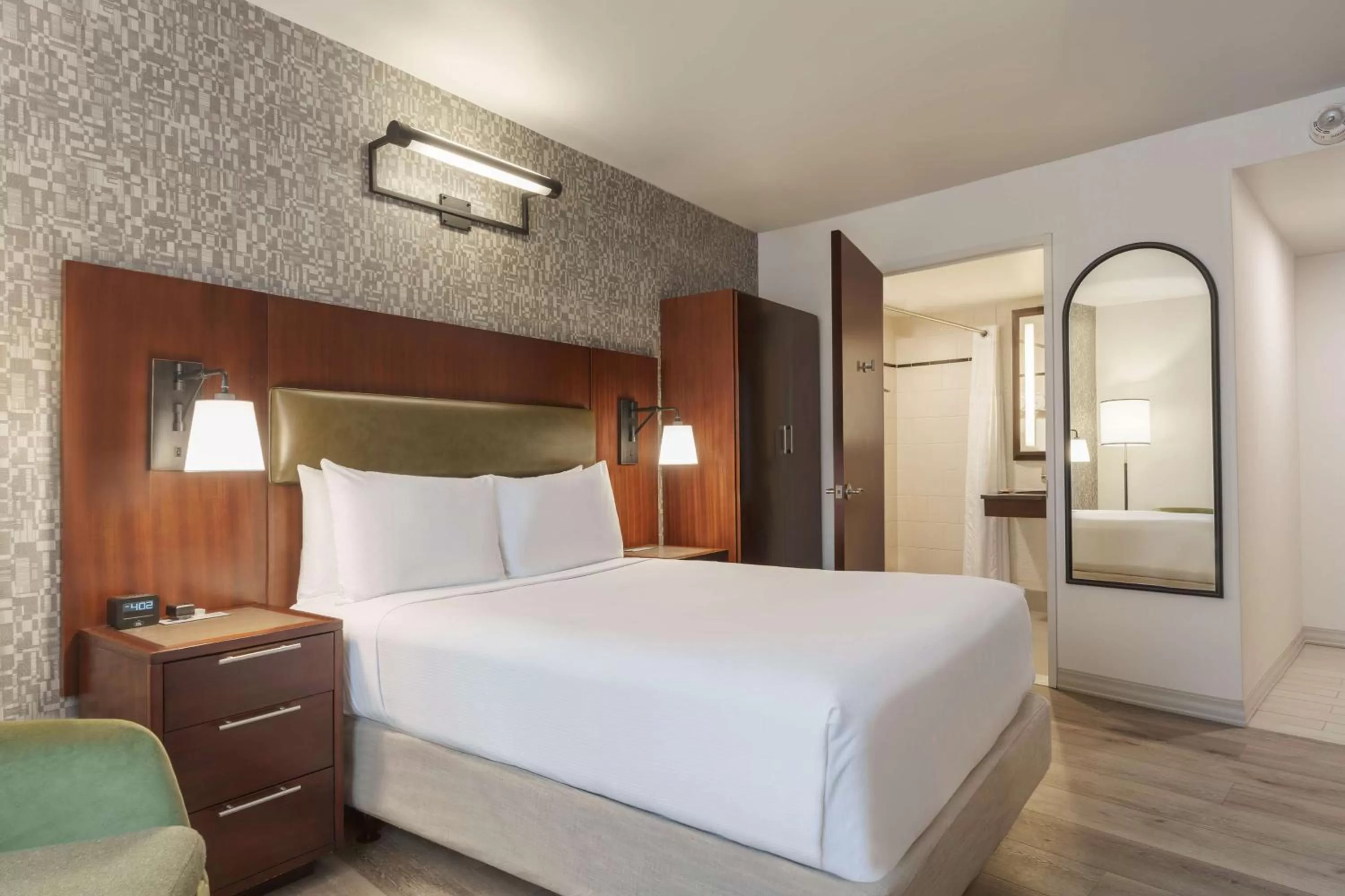 Bathroom, Bed in DoubleTree by Hilton New York Downtown