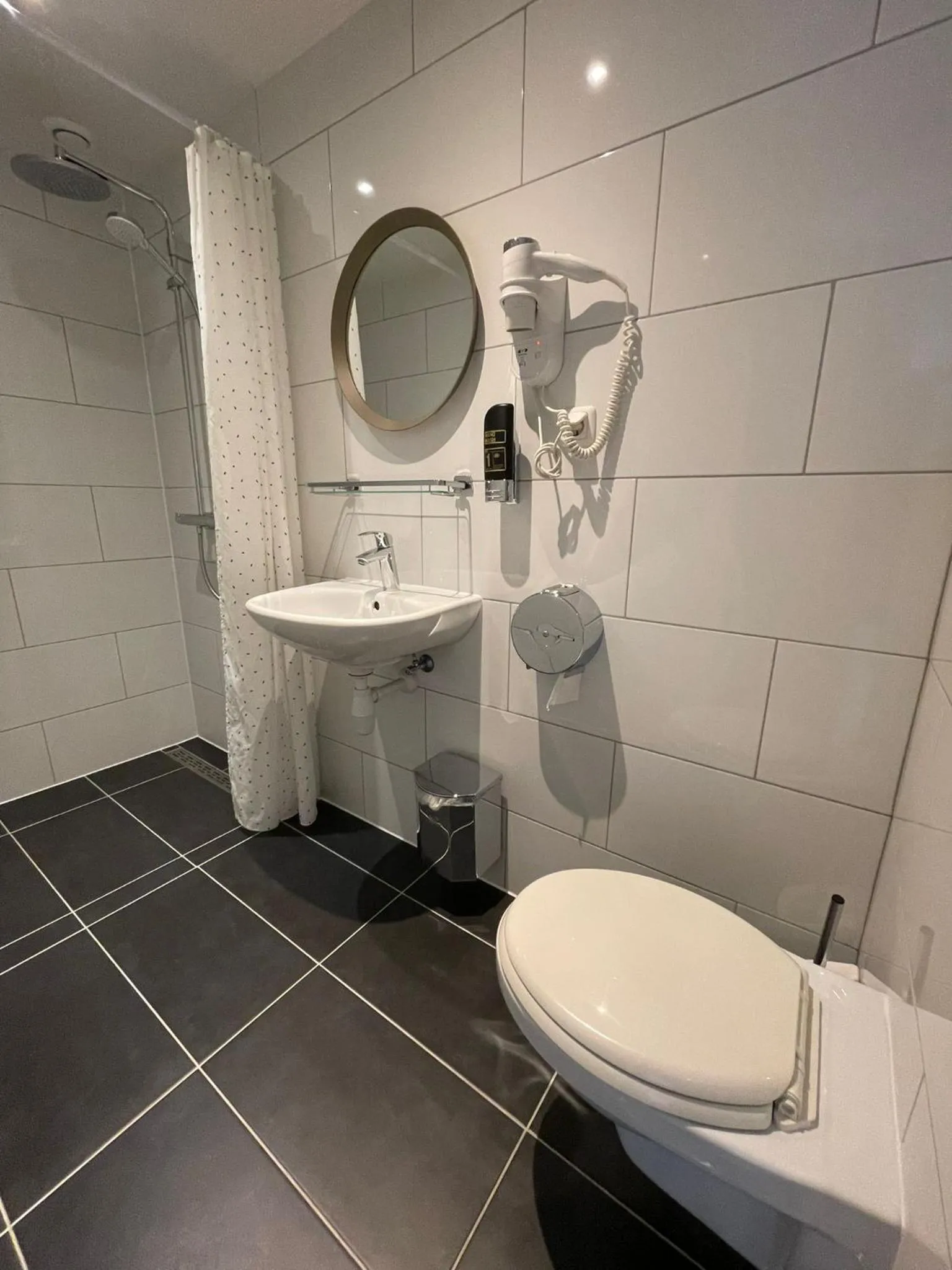 Bathroom in Hotel Damrak Inn