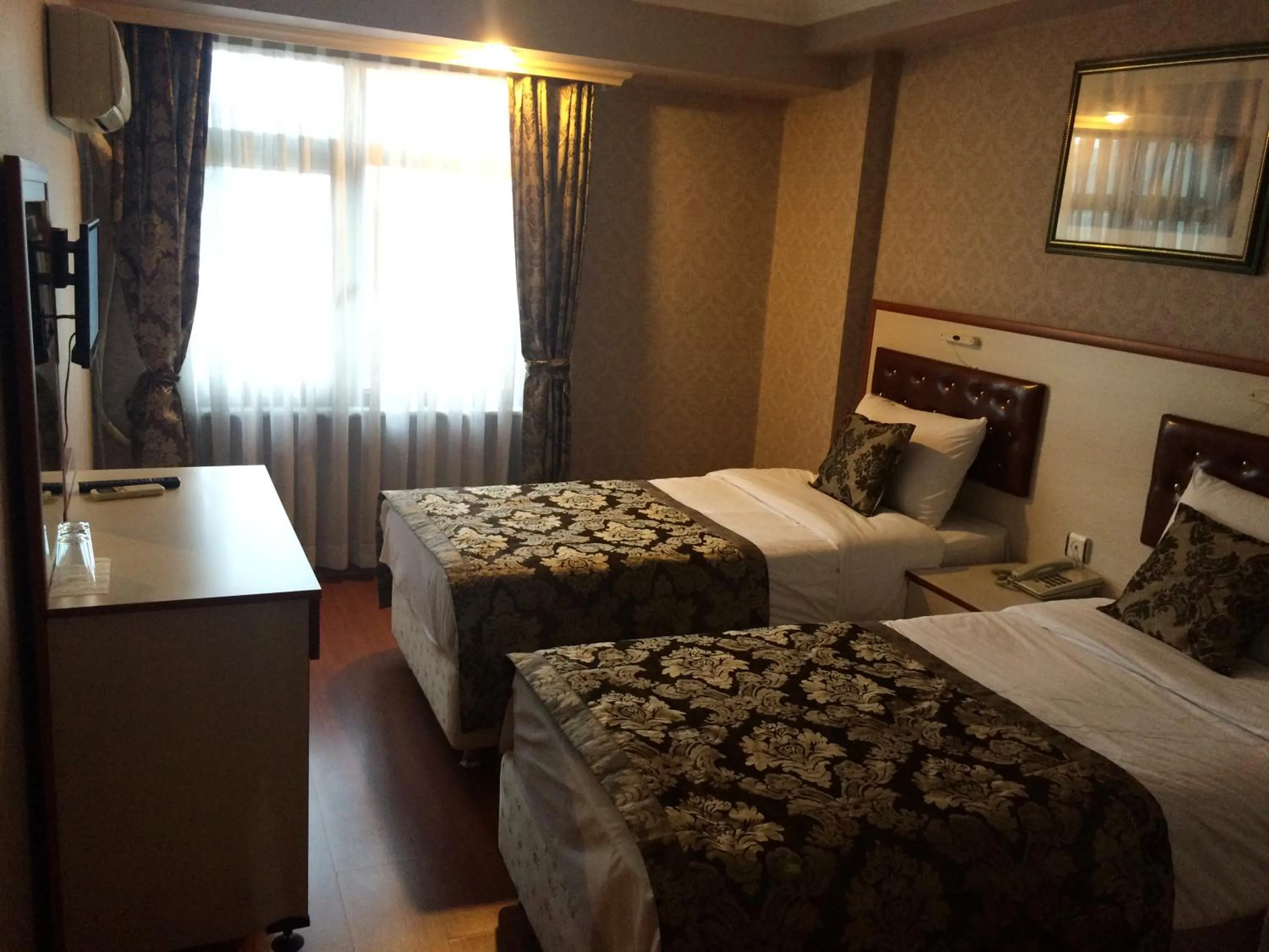 Day, Bed in Tayhan Hotel