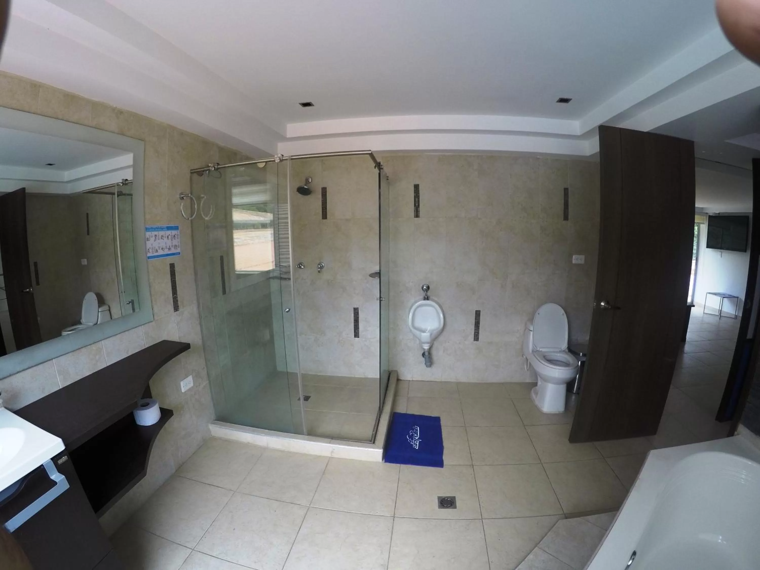 Shower in Sky Club Eco Hotel