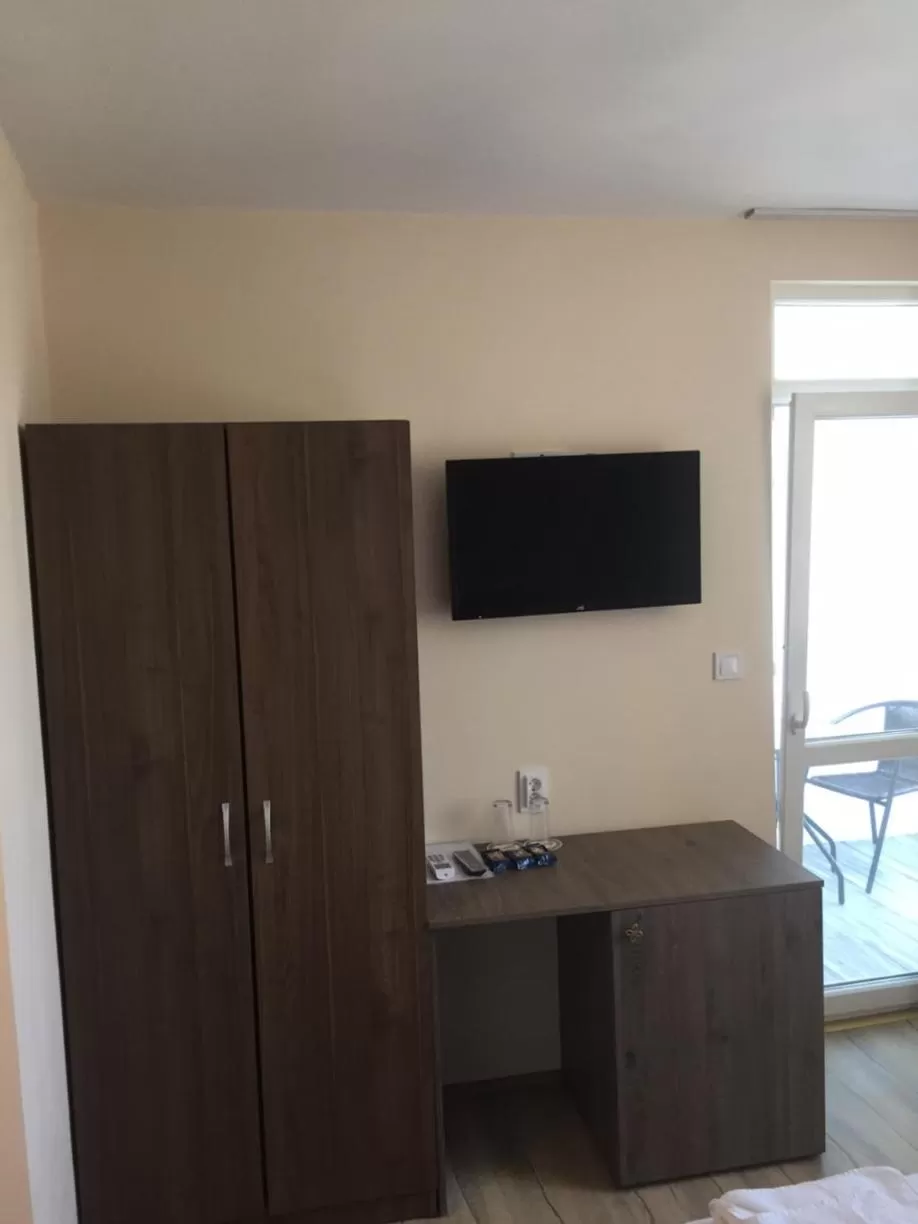 TV/Entertainment Center in Family Hotel Malibu