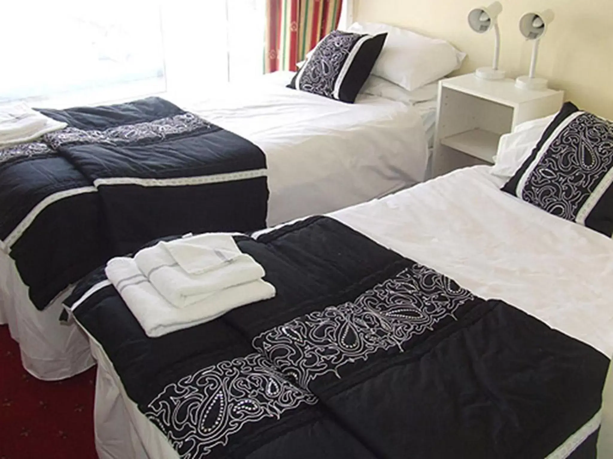 Twin Room with Shower in The Woodfield Hotel Twin Room with Shower in The Woodfield Hotel