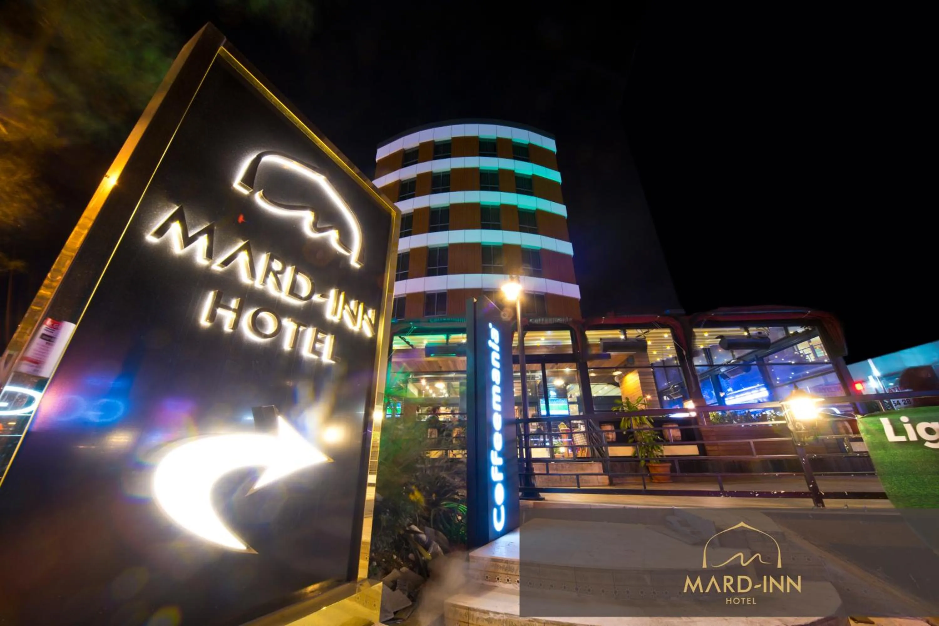 Restaurant/places to eat in Mard-inn Hotel
