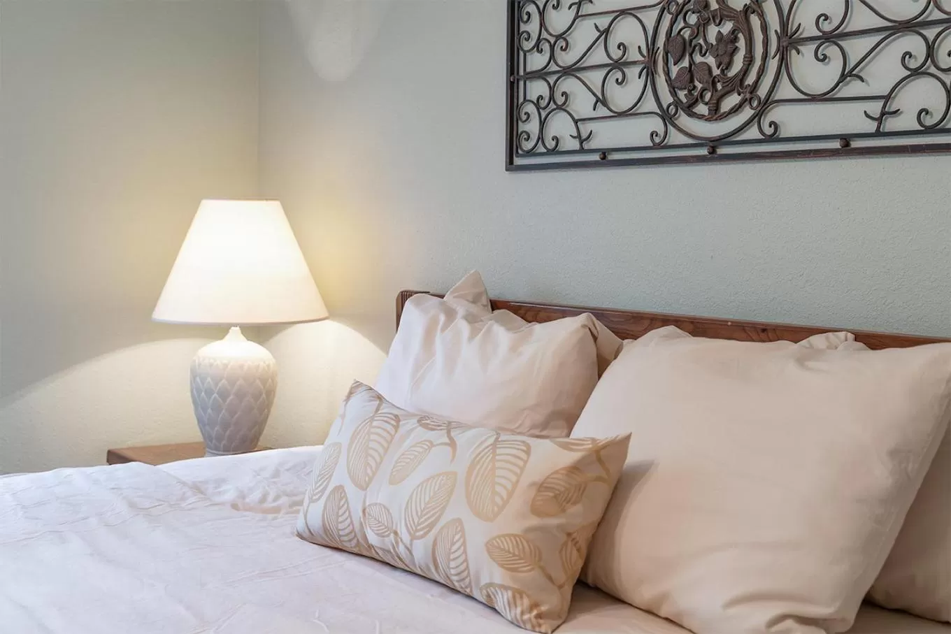 Bed in Thousand Hills Golf Resort