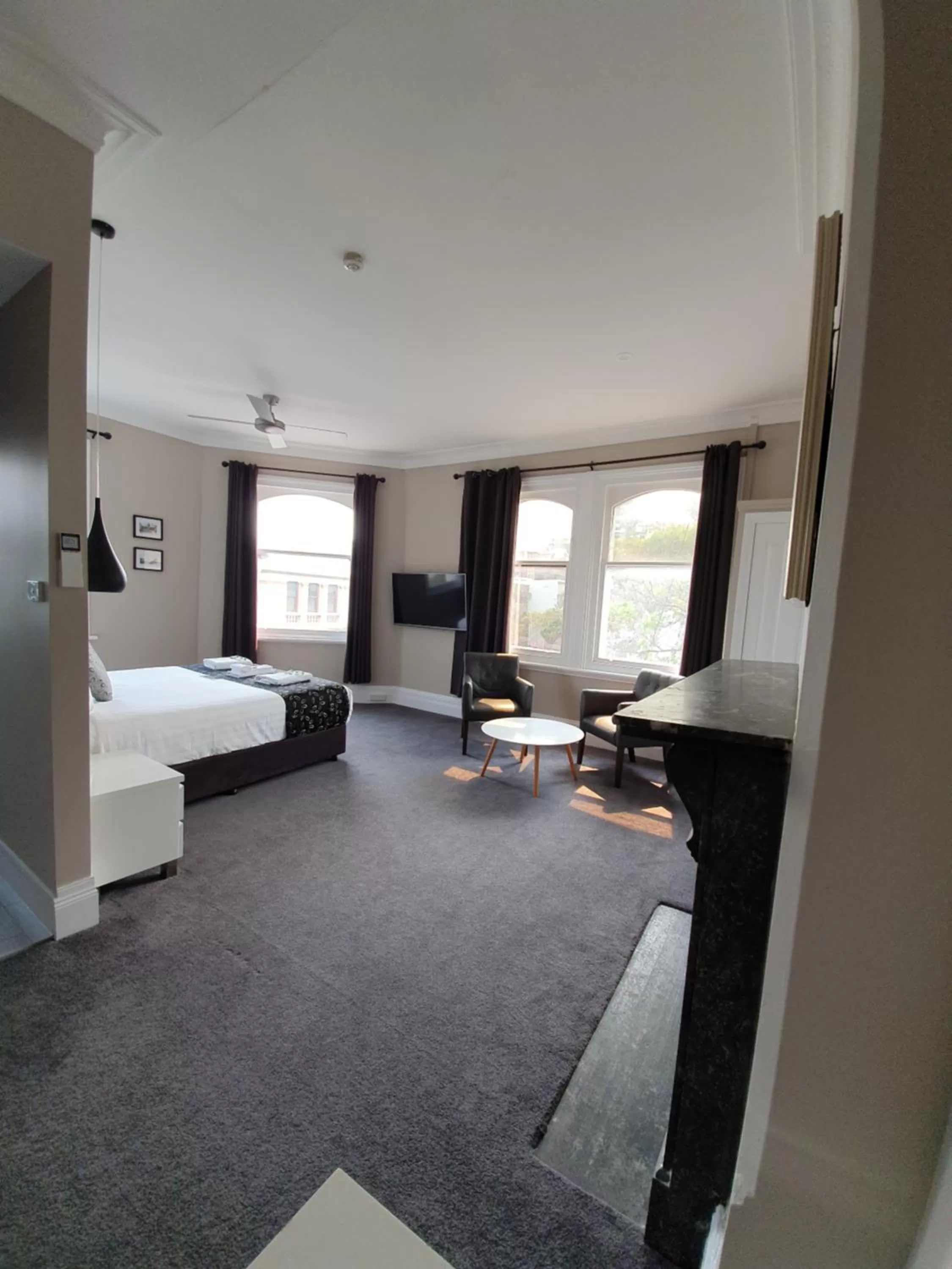 Photo of the whole room, Bed in Grand Hotel