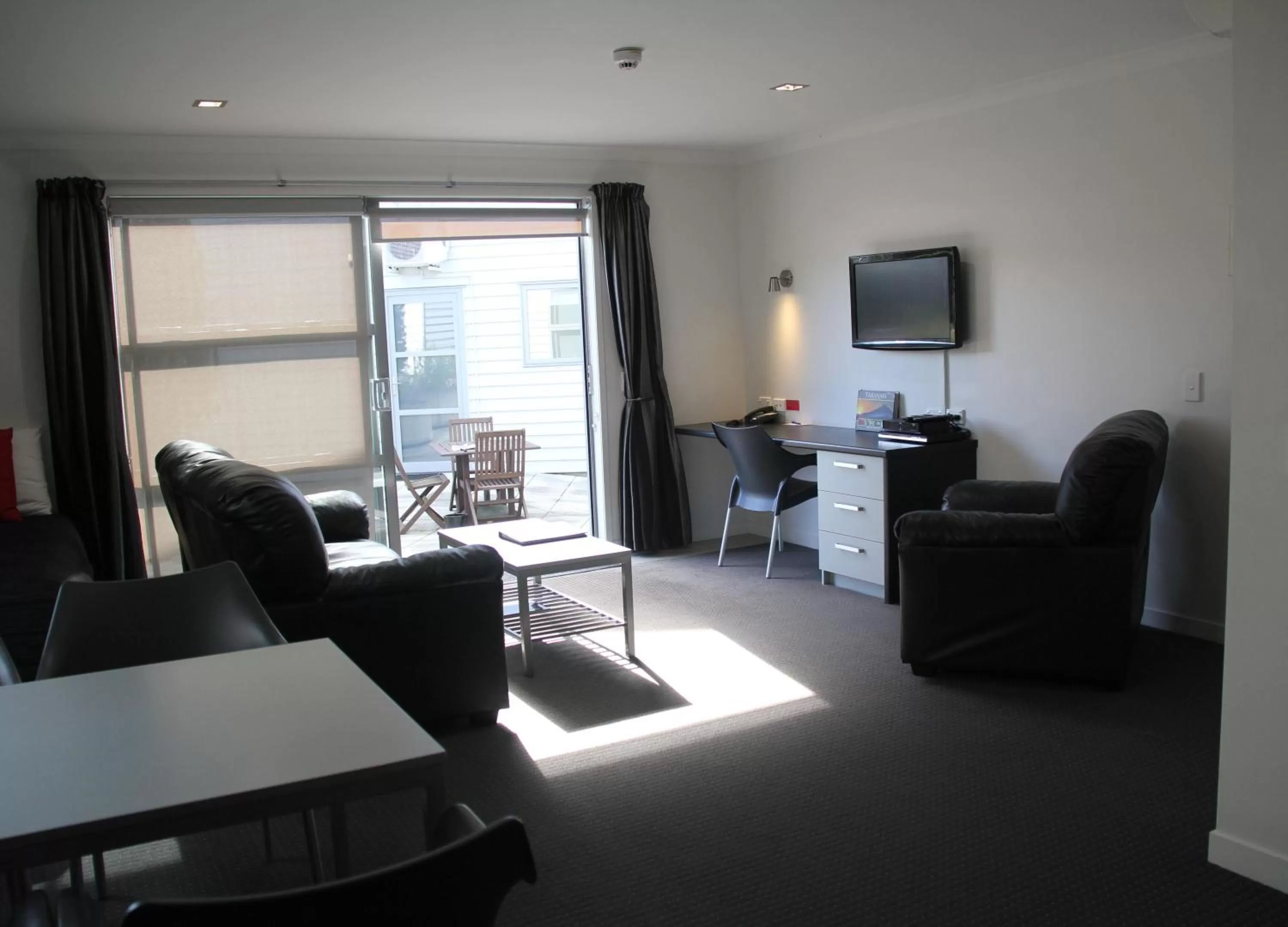 Living room in Pukekura Motor Lodge
