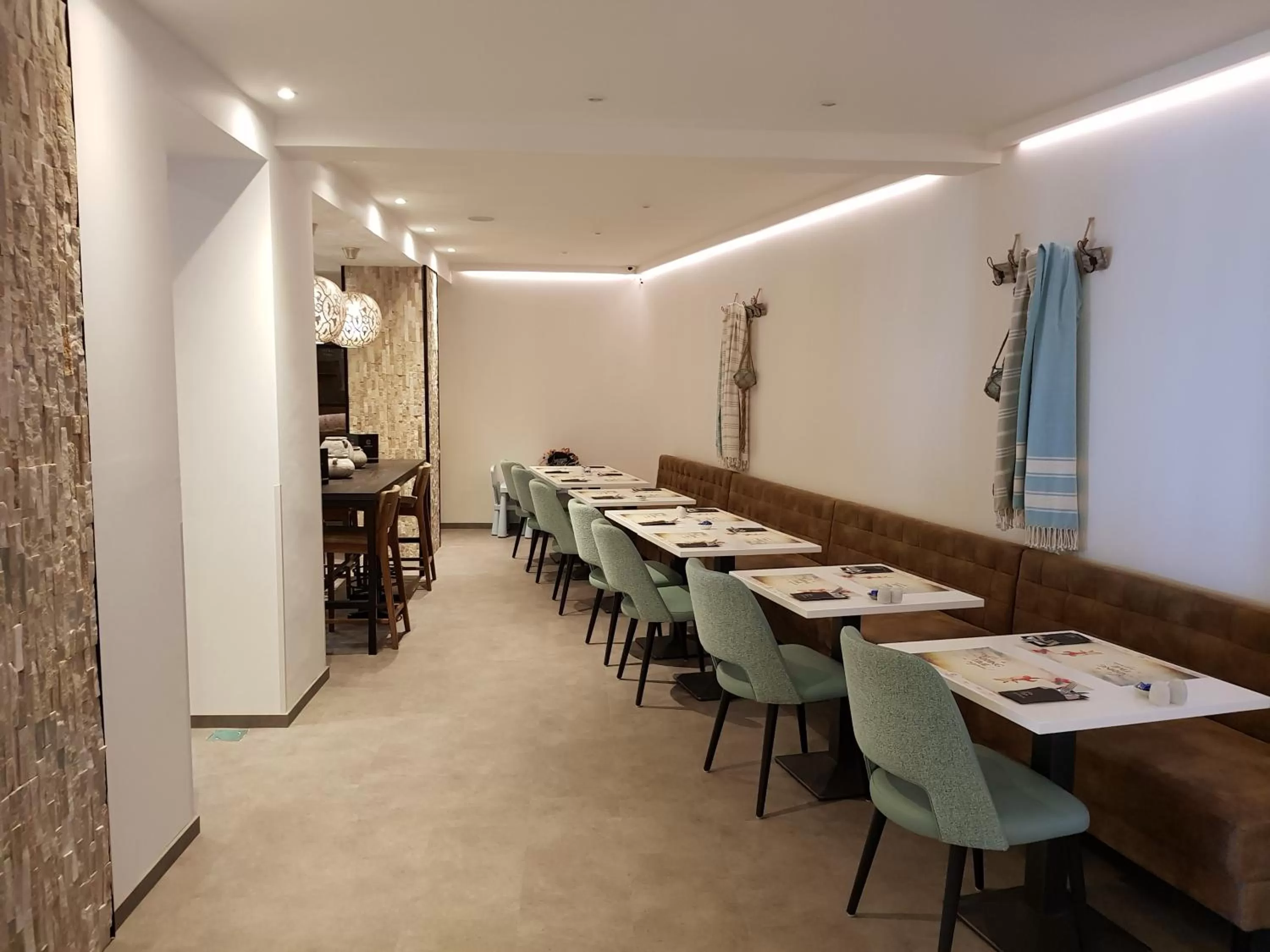 Restaurant/places to eat in Beach Hotel Helios by CW Hotel Collection