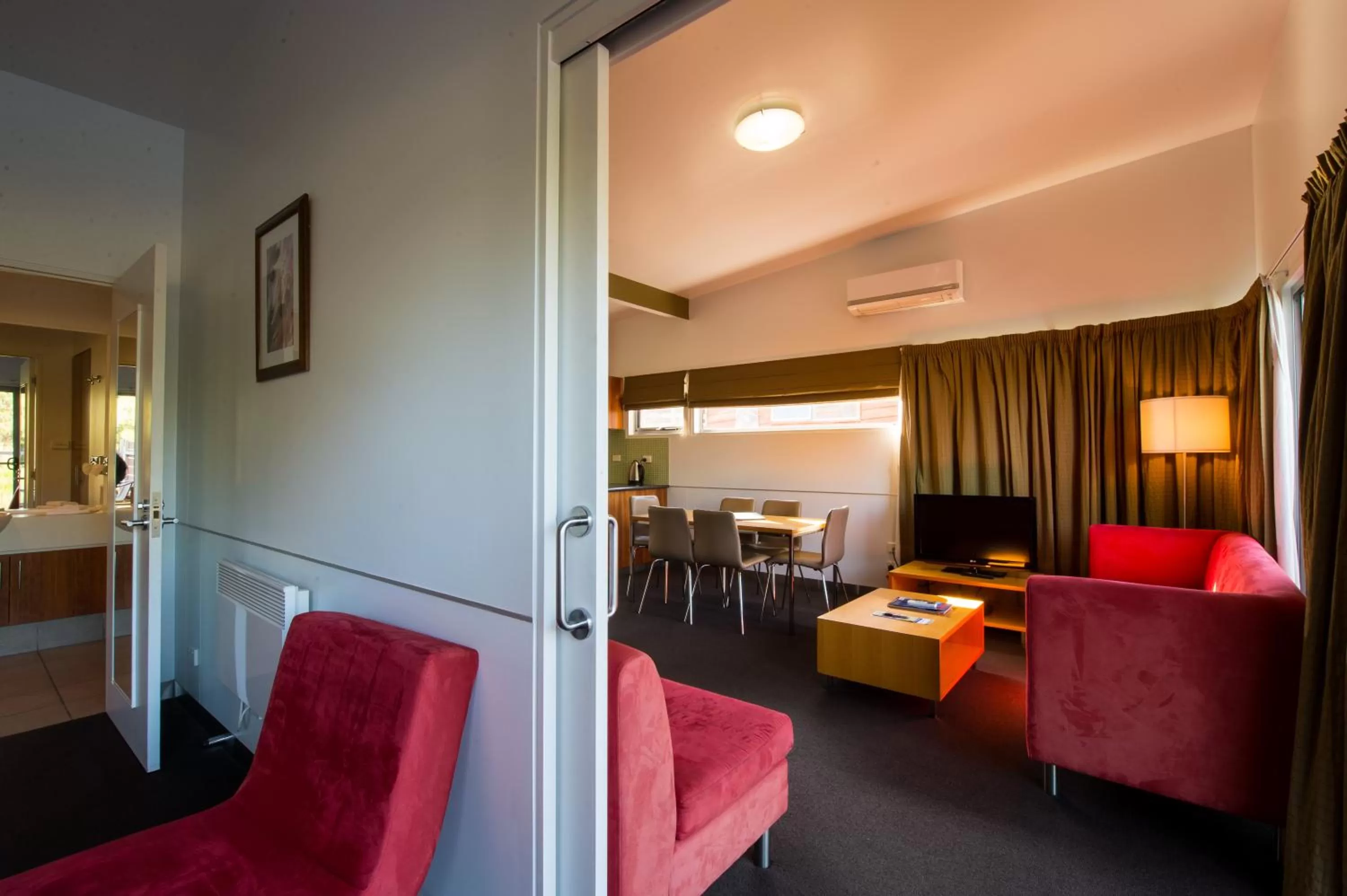 Photo of the whole room in Tall Timbers Tasmania