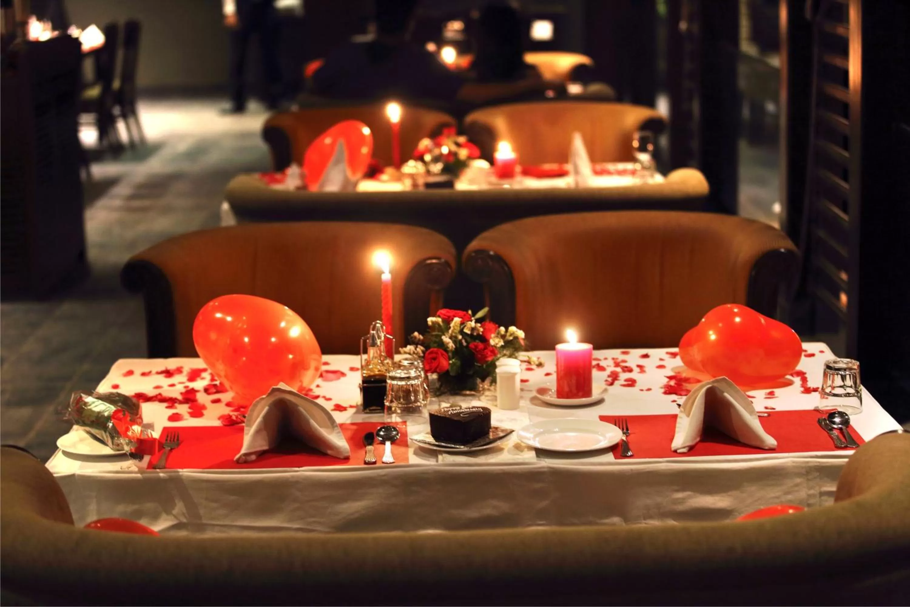 Restaurant/places to eat in Hotel Express Residency Vadodara