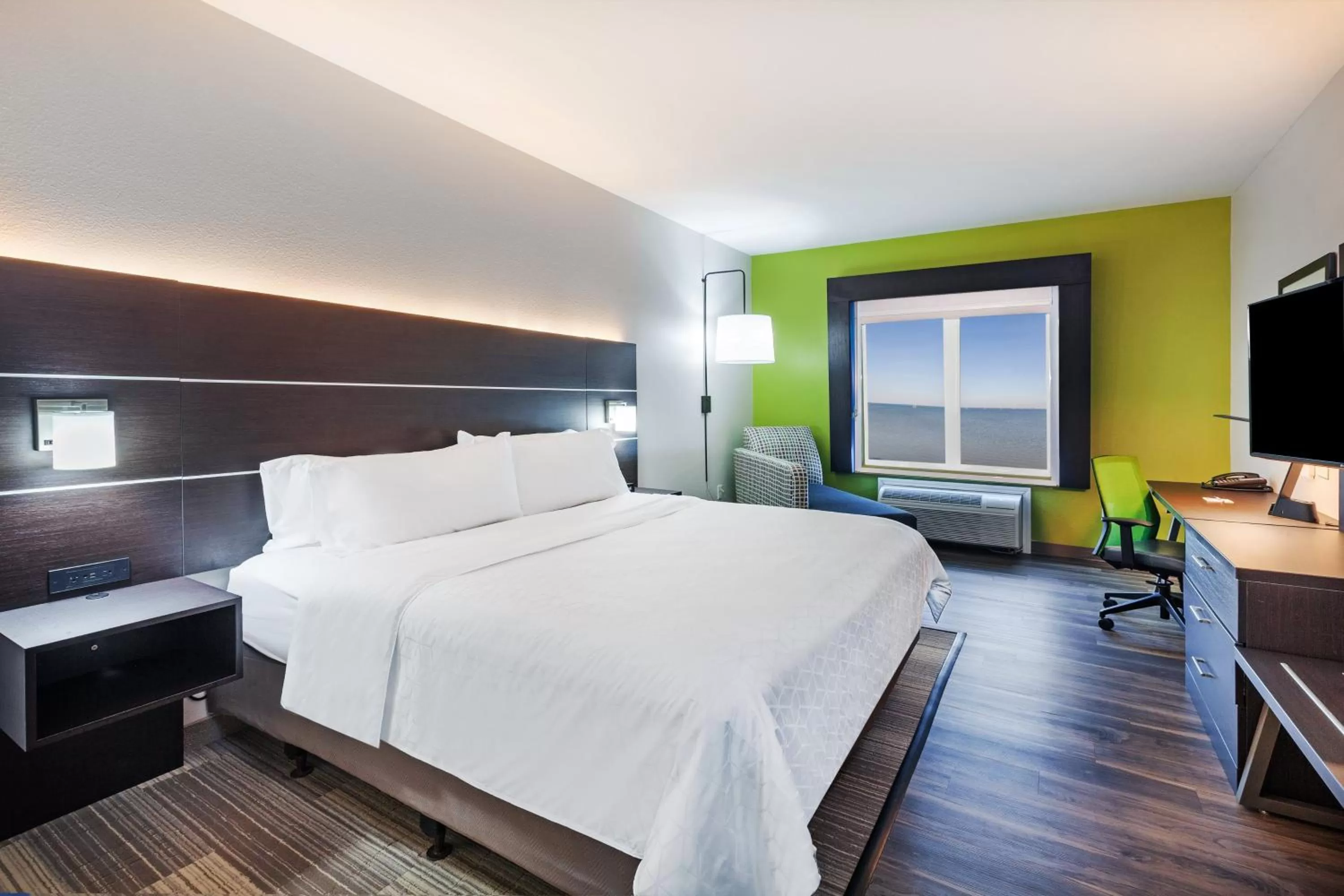 Photo of the whole room, Bed in Holiday Inn Express Port Lavaca by IHG