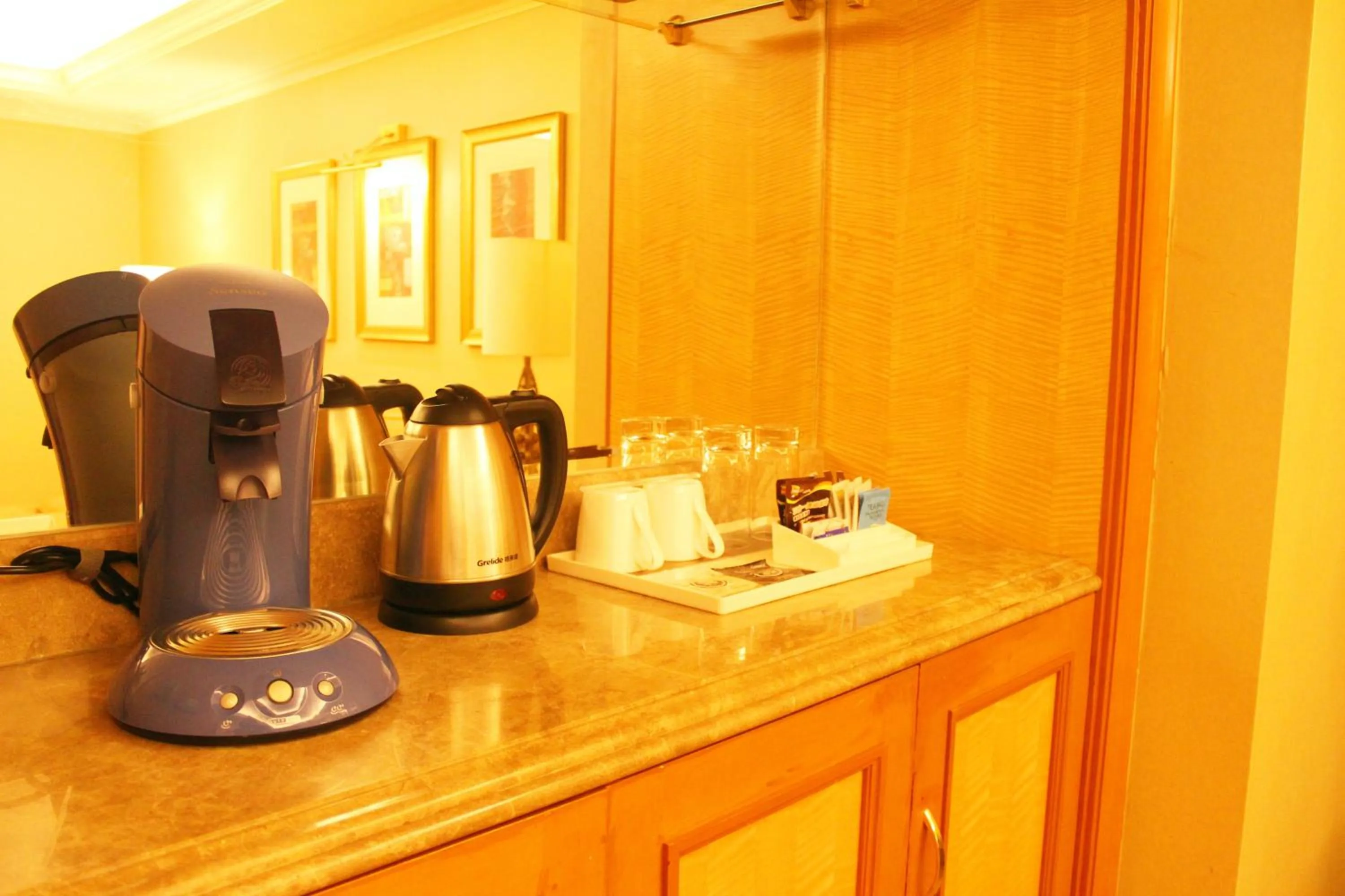 Coffee/tea facilities in Air China Boyue Beijing Hotel