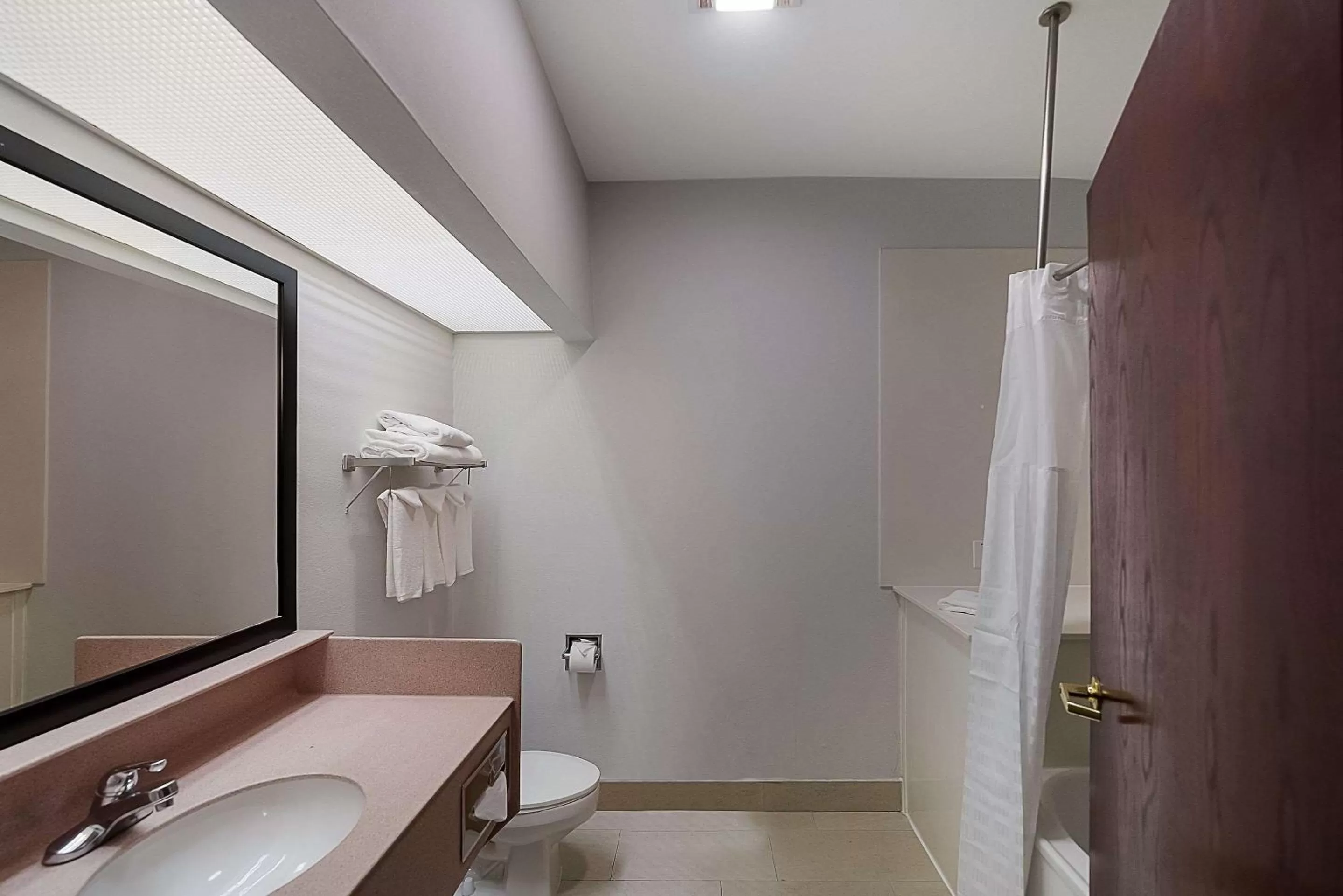 Bedroom in Quality Inn & Suites Irving DFW Airport South