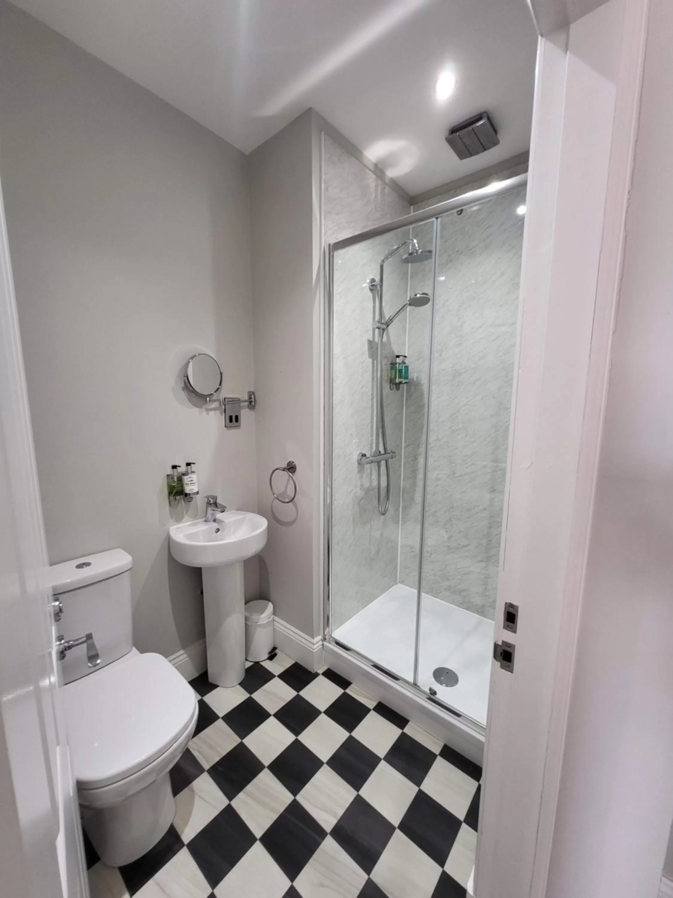 Shower in Goodramgate Apartments