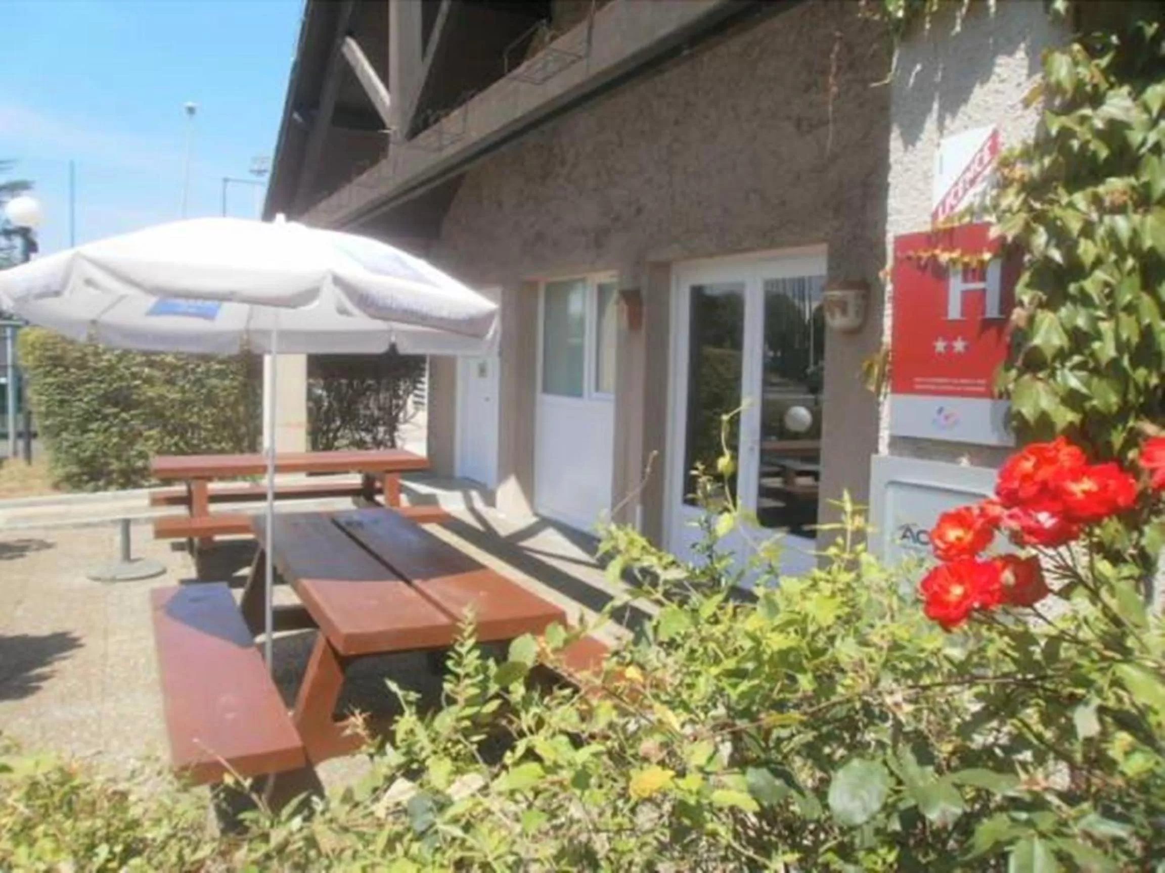 Facade/entrance in IBIS Budget Tarbes