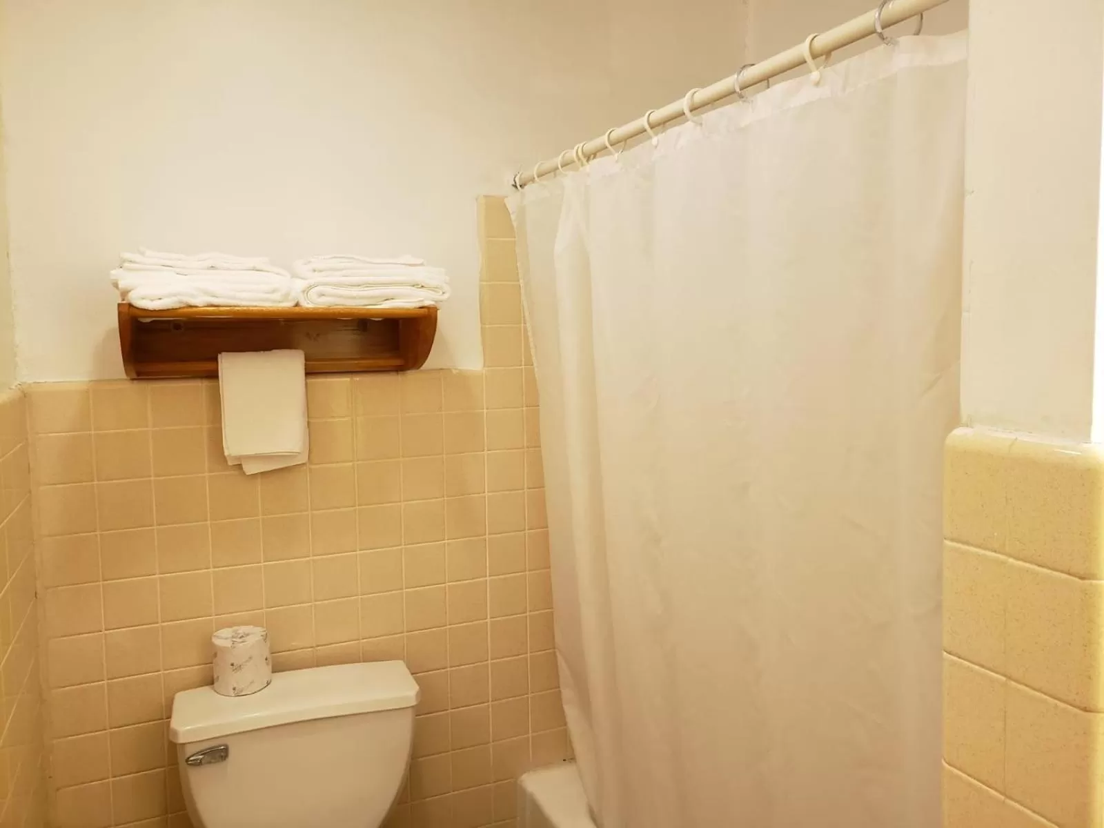 Bathroom in Spinning Wheel Motel