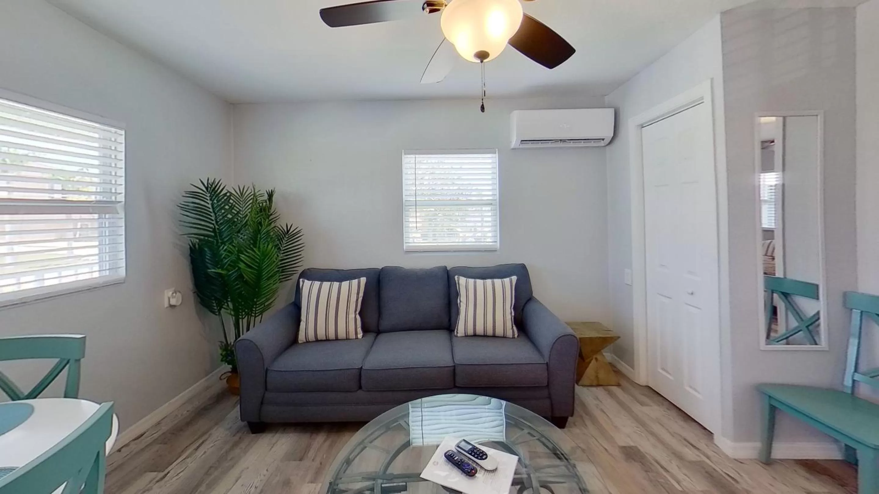 Living room in Matlacha on Shoreview