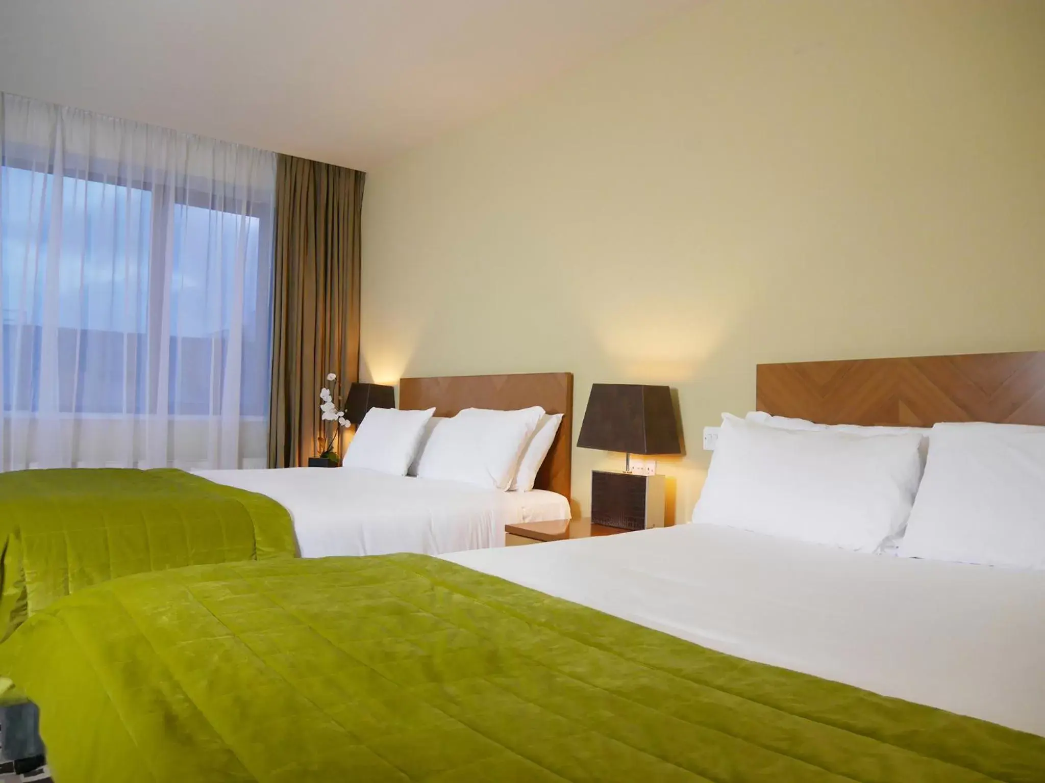 Standard Quadruple Room in The Connacht Hotel Standard Quadruple Room in The Connacht Hotel