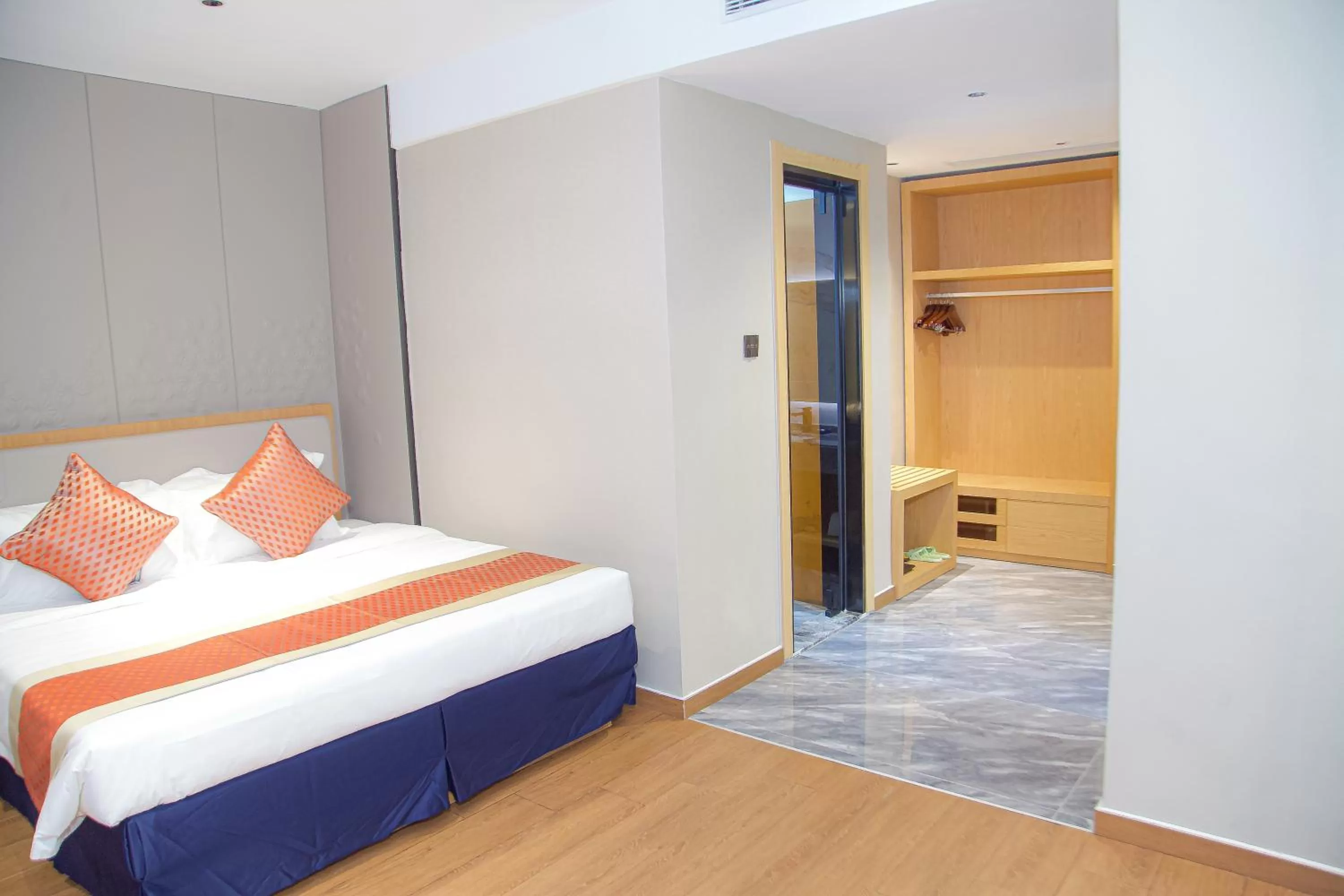 Bedroom, Bed in Hôtel FAMILLE MONDIALE