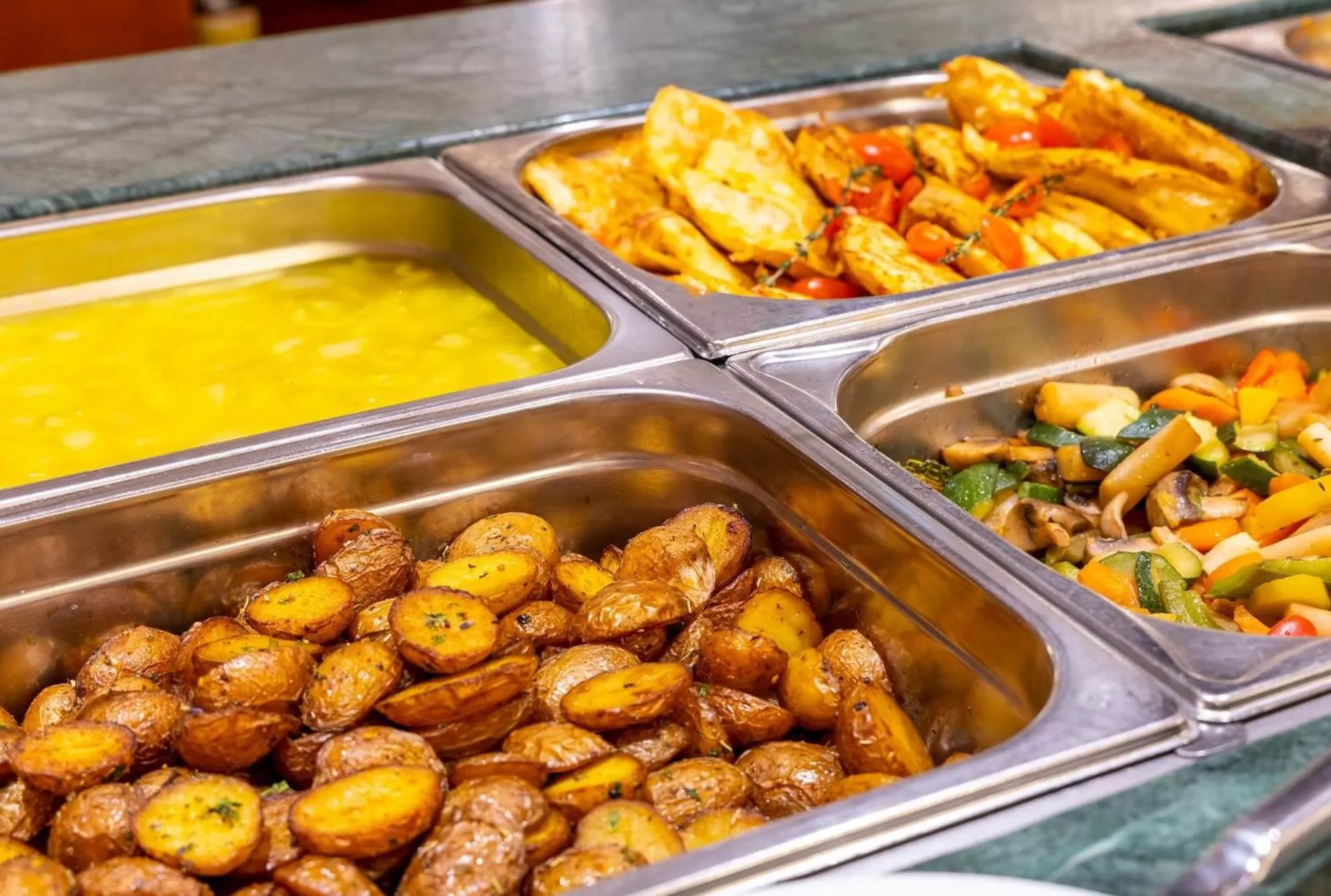 Restaurant/places to eat in Hotel Latini