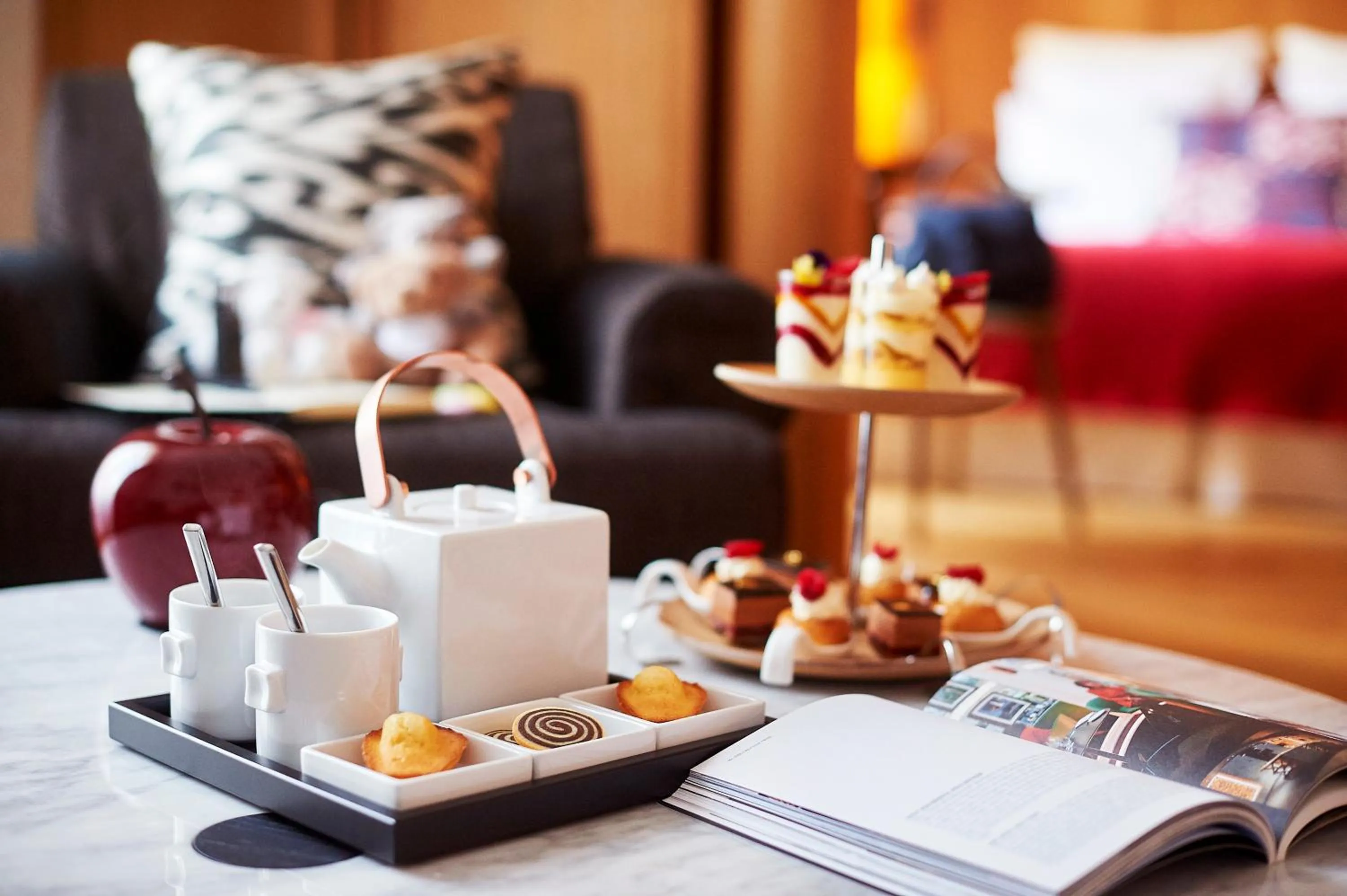 room service in Hôtel Vernet Champs Elysées Paris